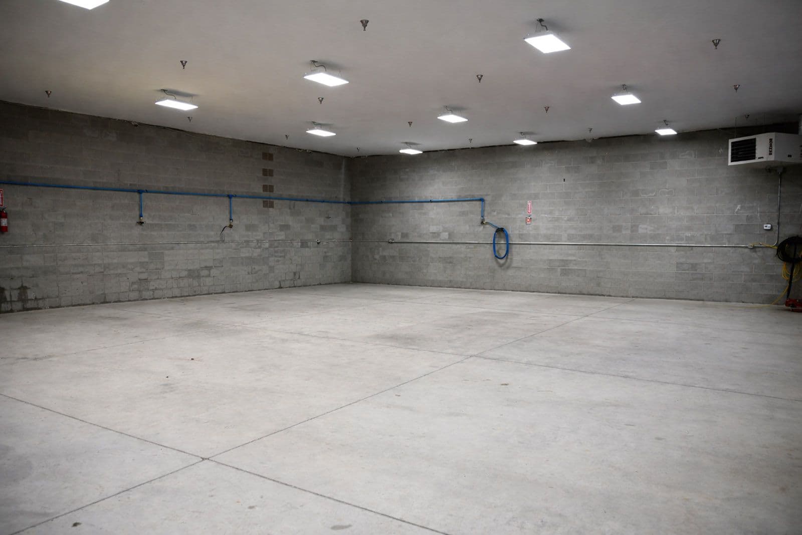 hangar popup image 4