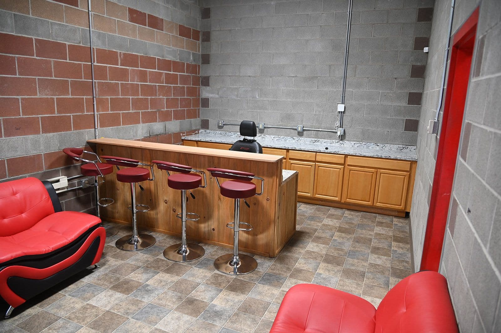 hangar popup image 5