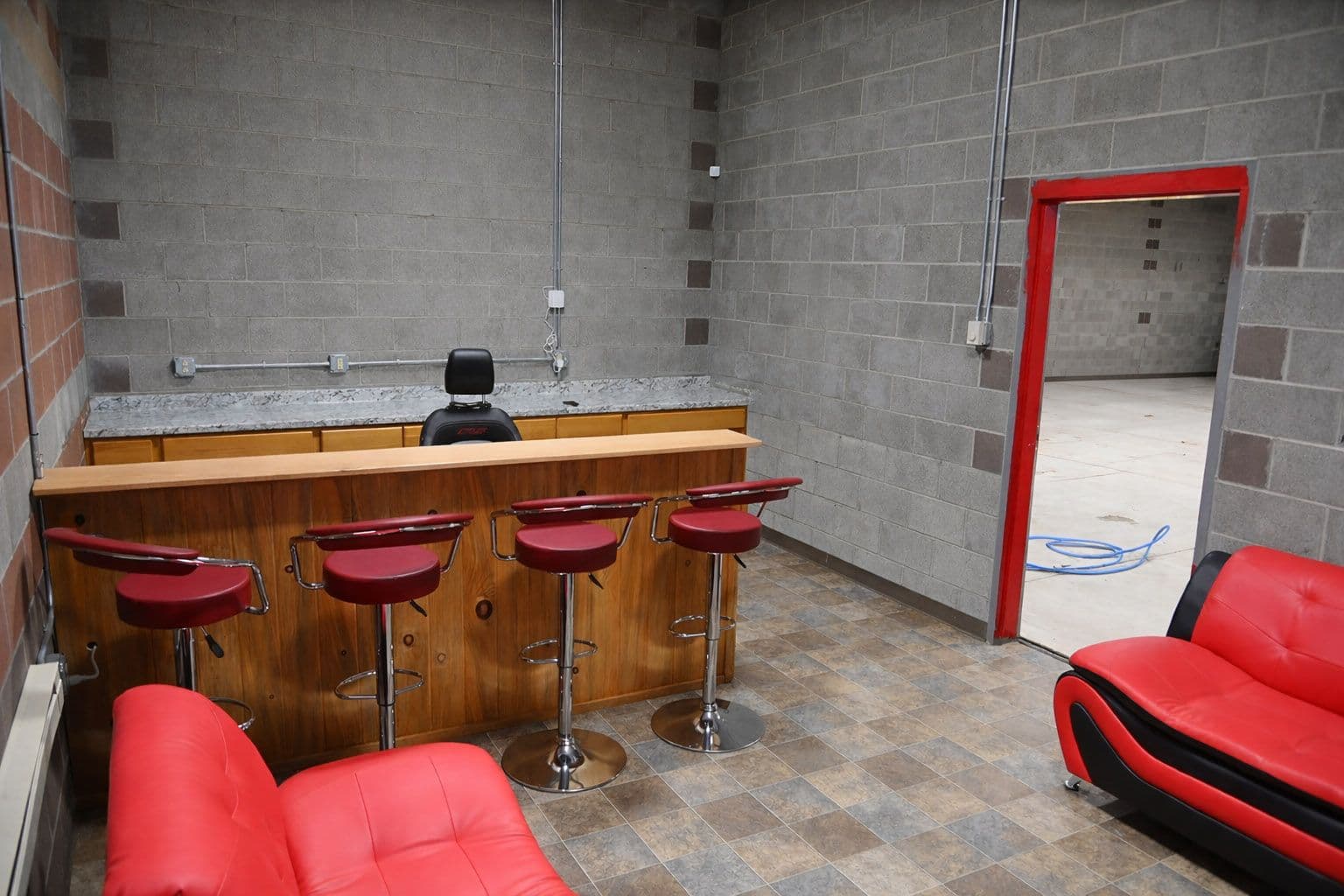 hangar popup image 6