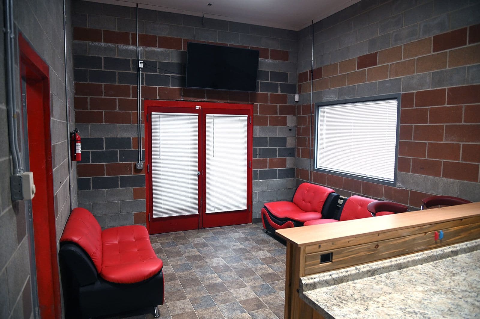 hangar popup image 7