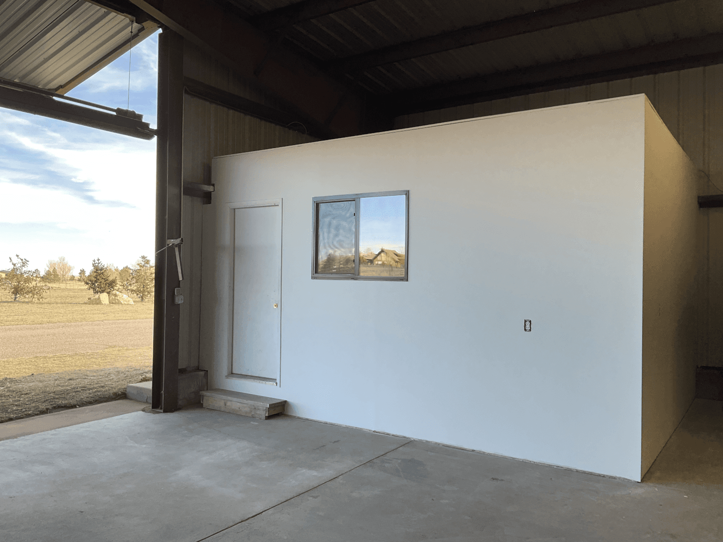 hangar popup image 3