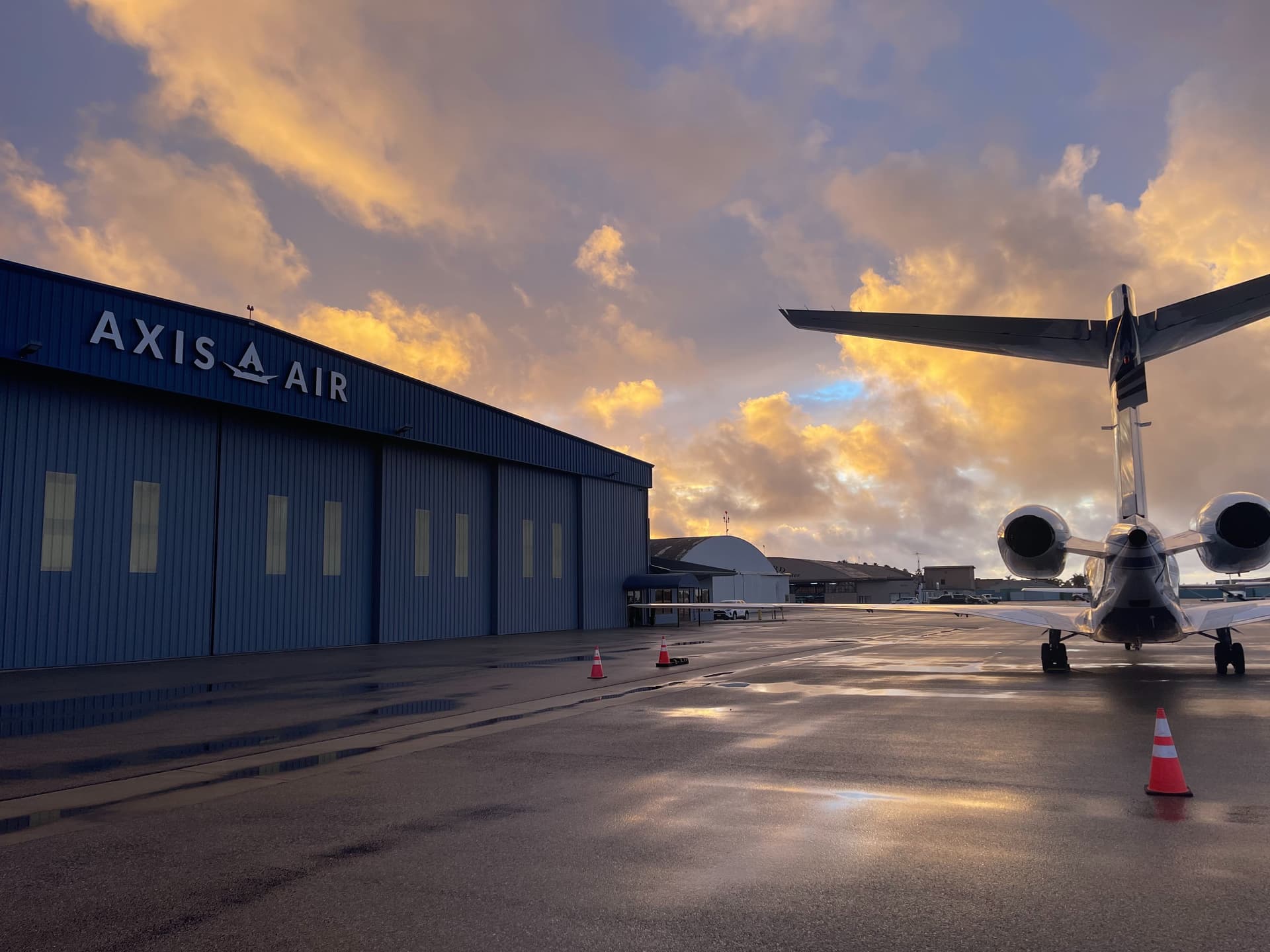 hangar popup image 5