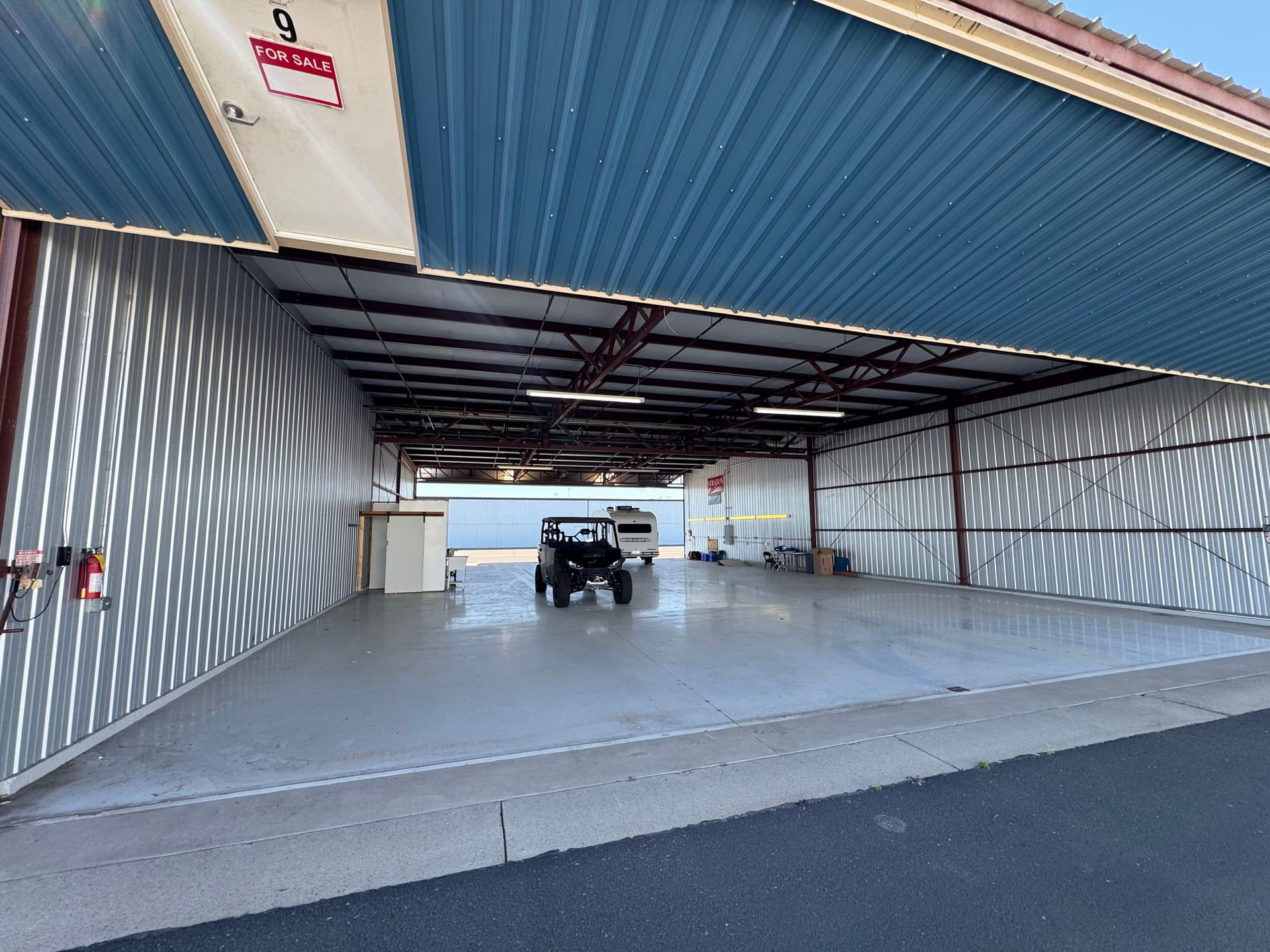 hangar popup image 3