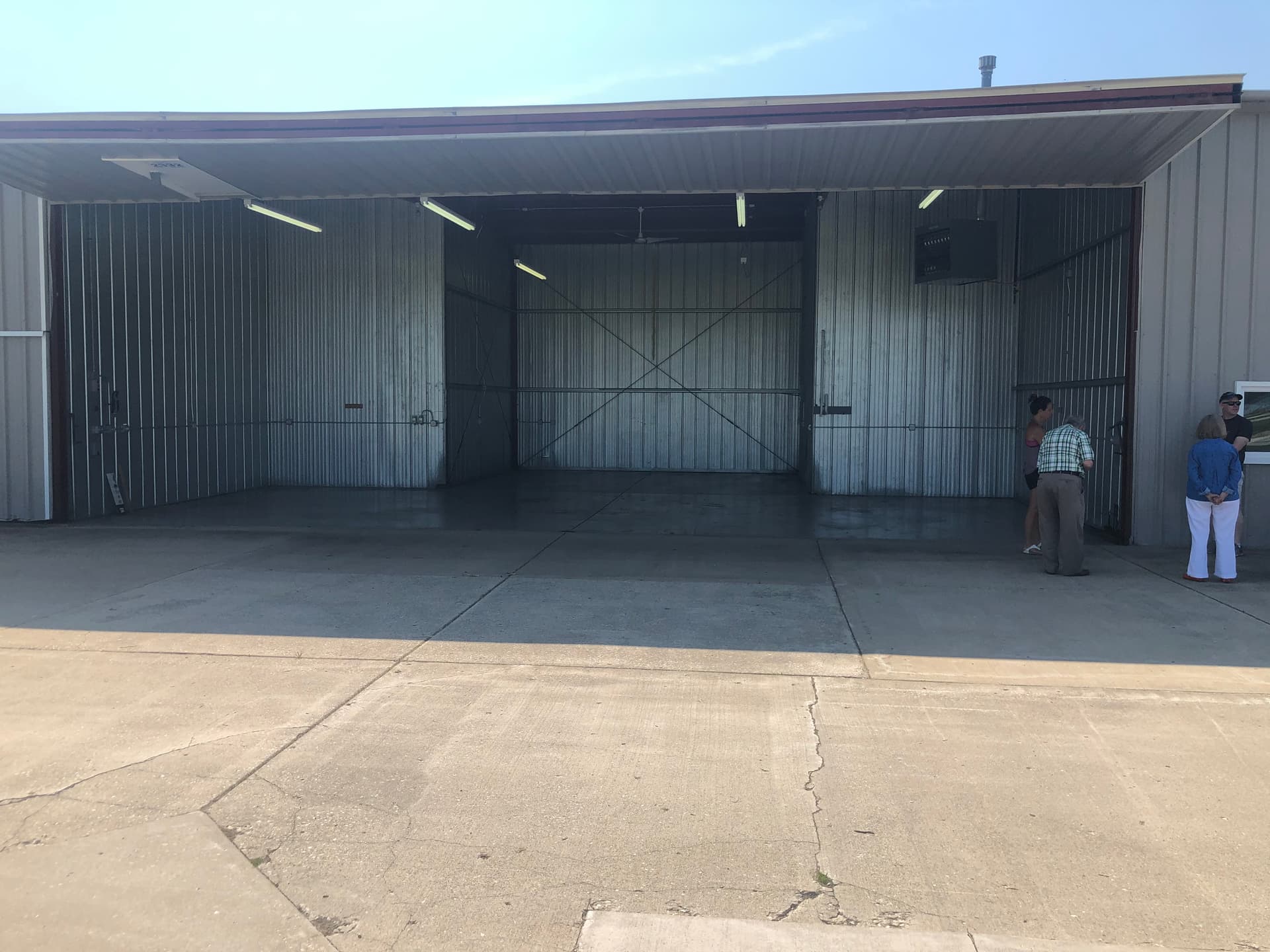 hangar popup image 3