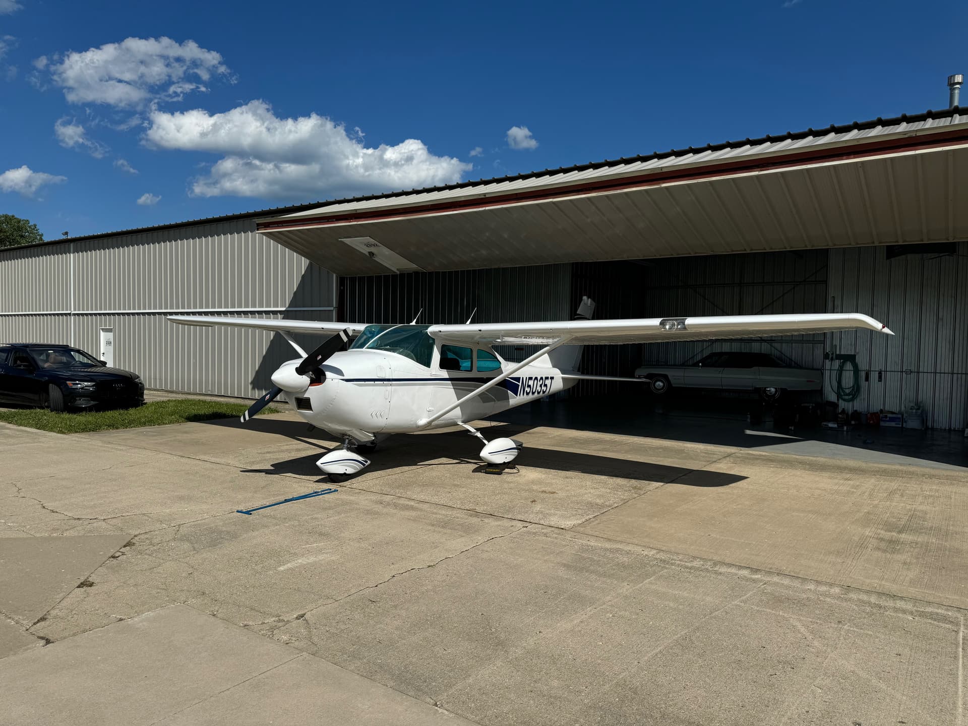 hangar popup image 4