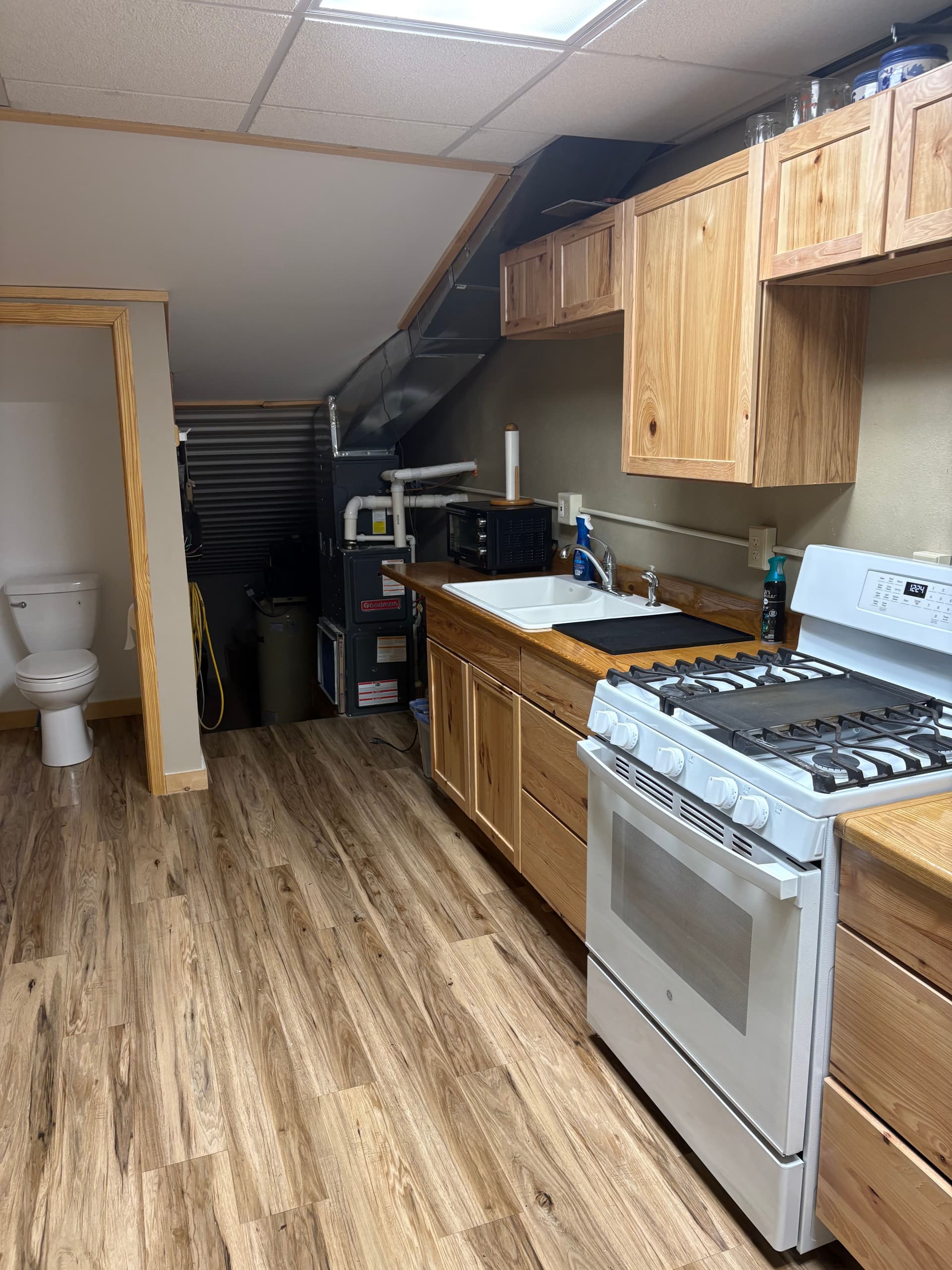 hangar popup image 4