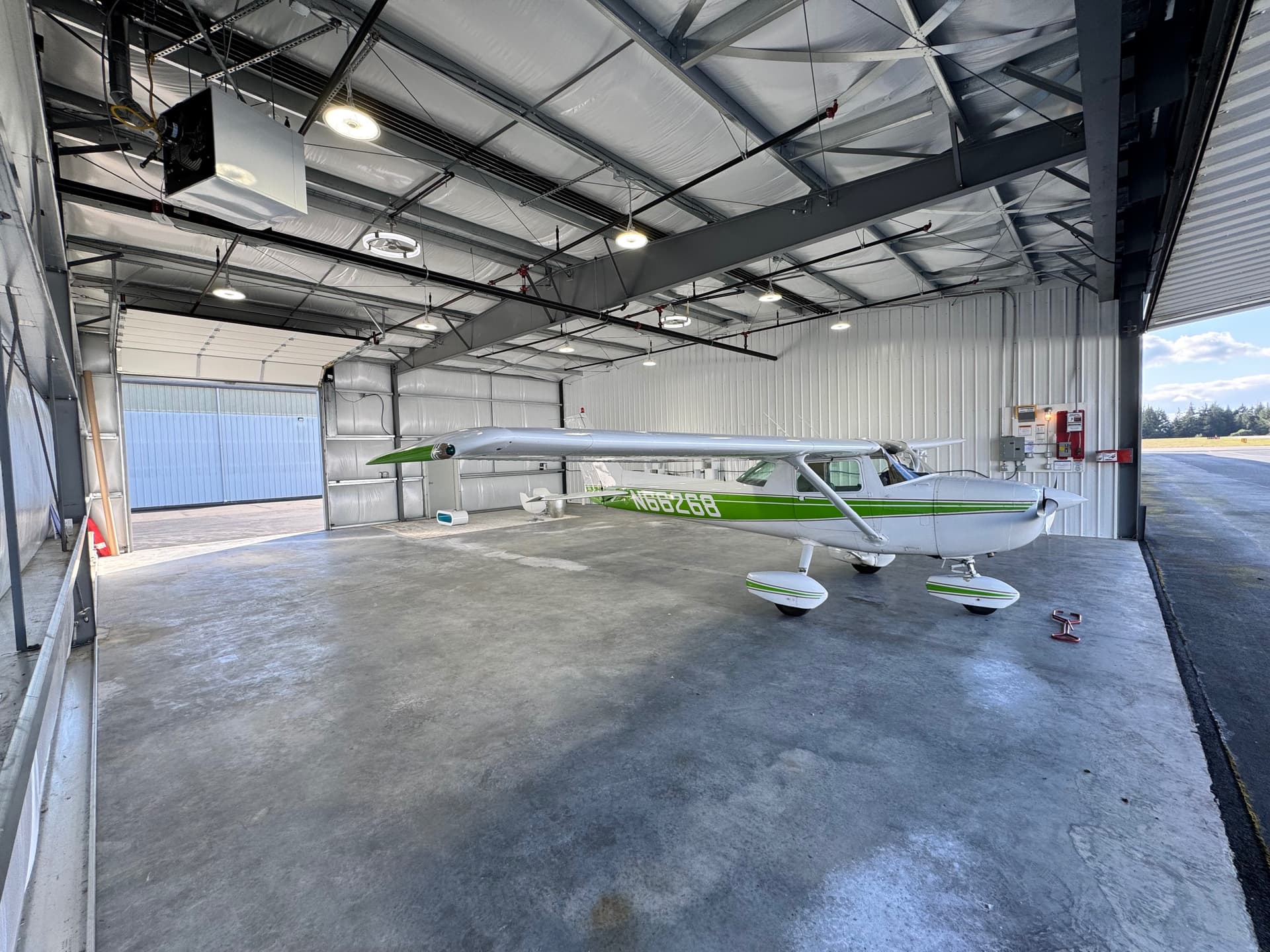 hangar popup image 1