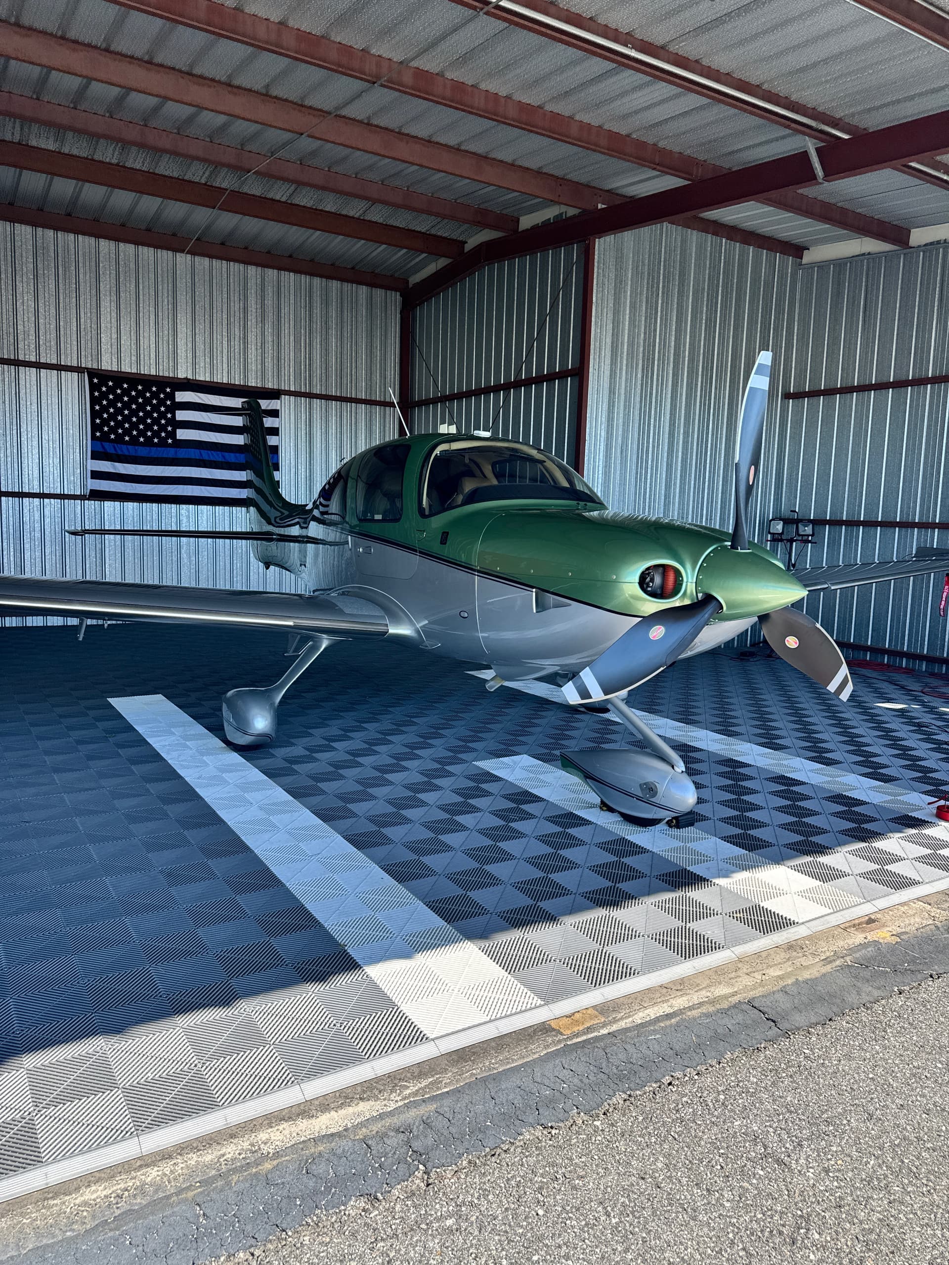 hangar popup image 3