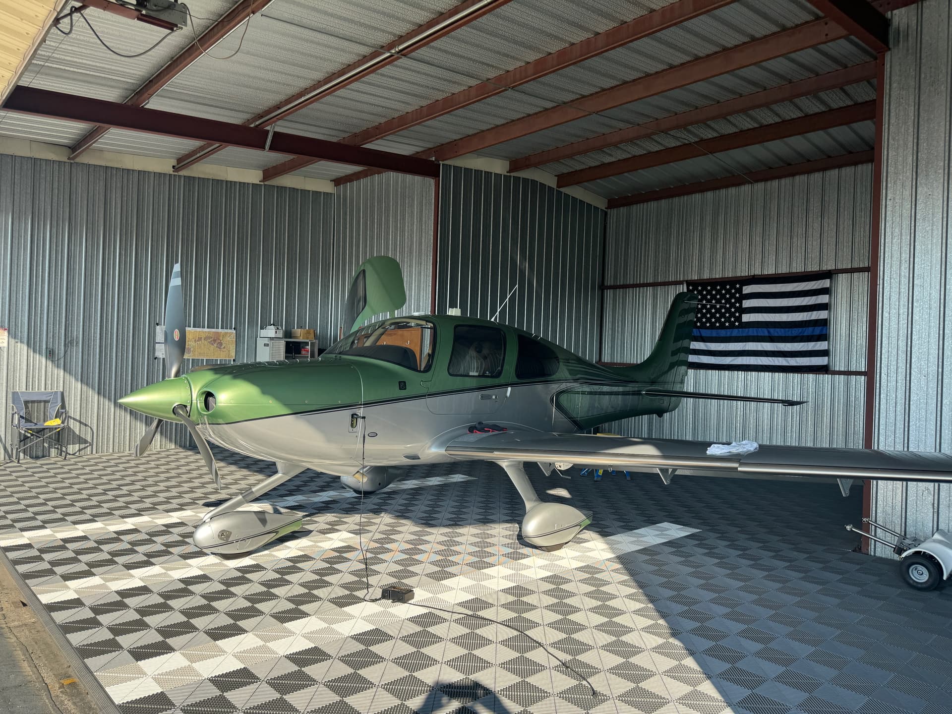 hangar popup image 4