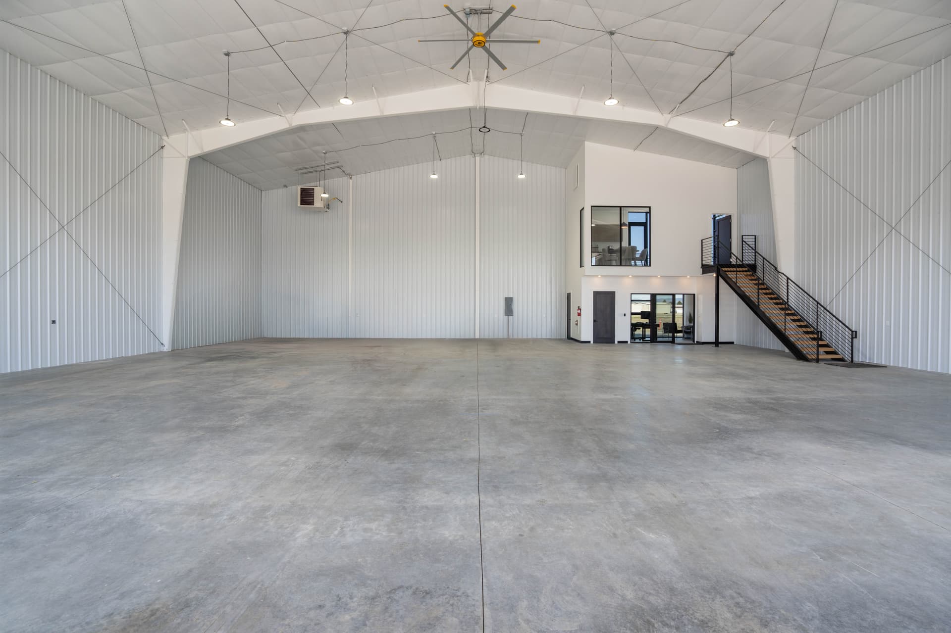 hangar popup image 1