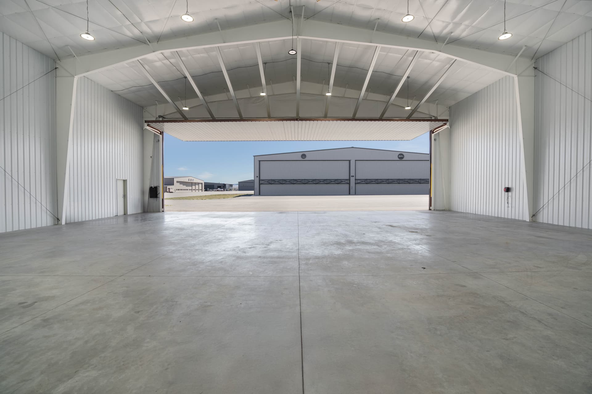 hangar popup image 3