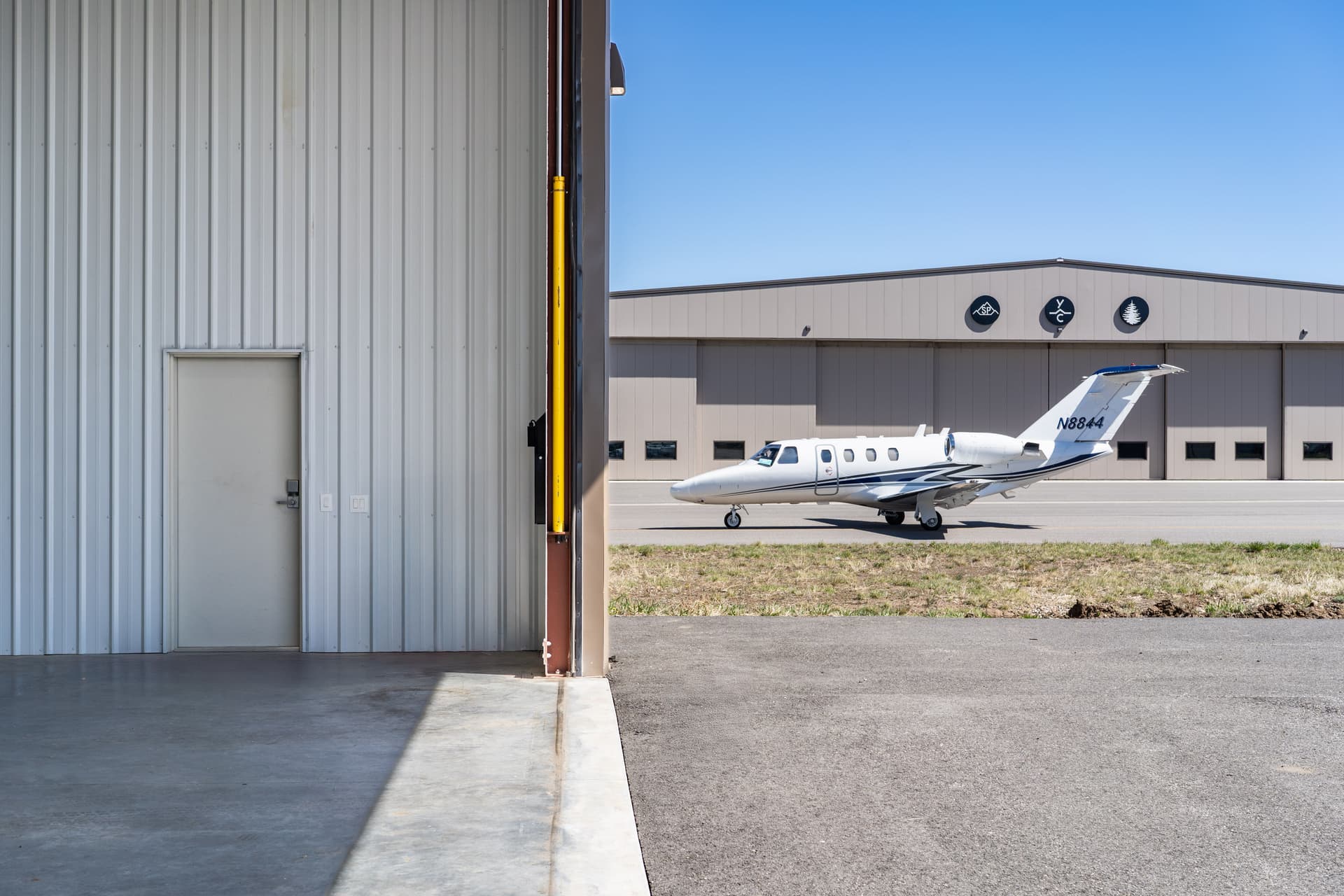 hangar popup image 4