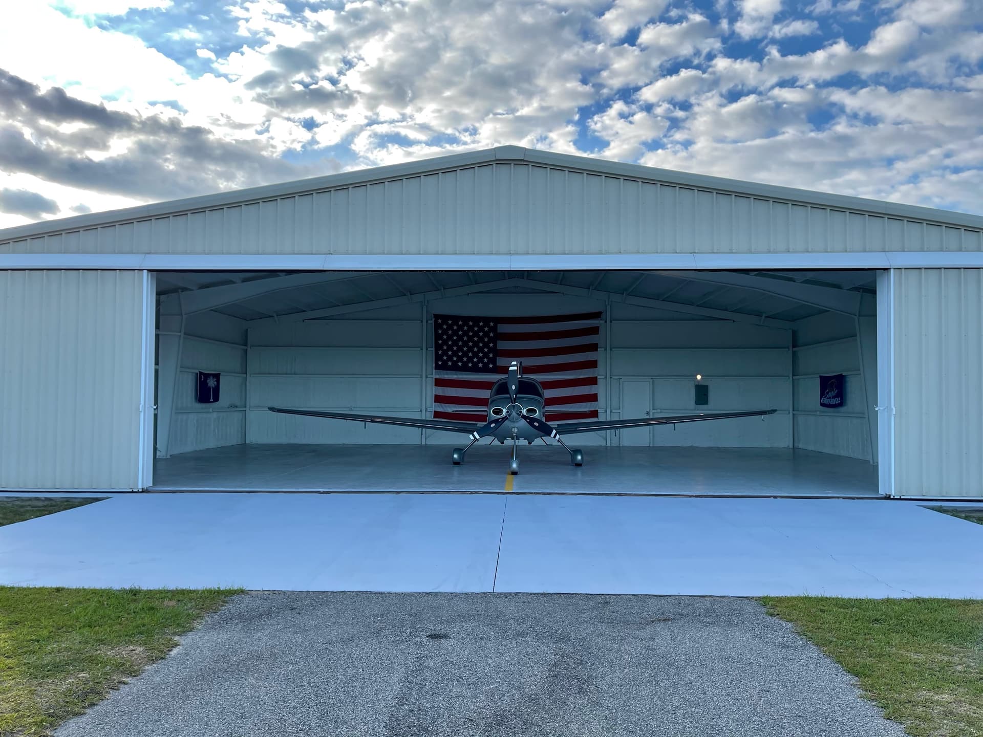 hangar popup image 5