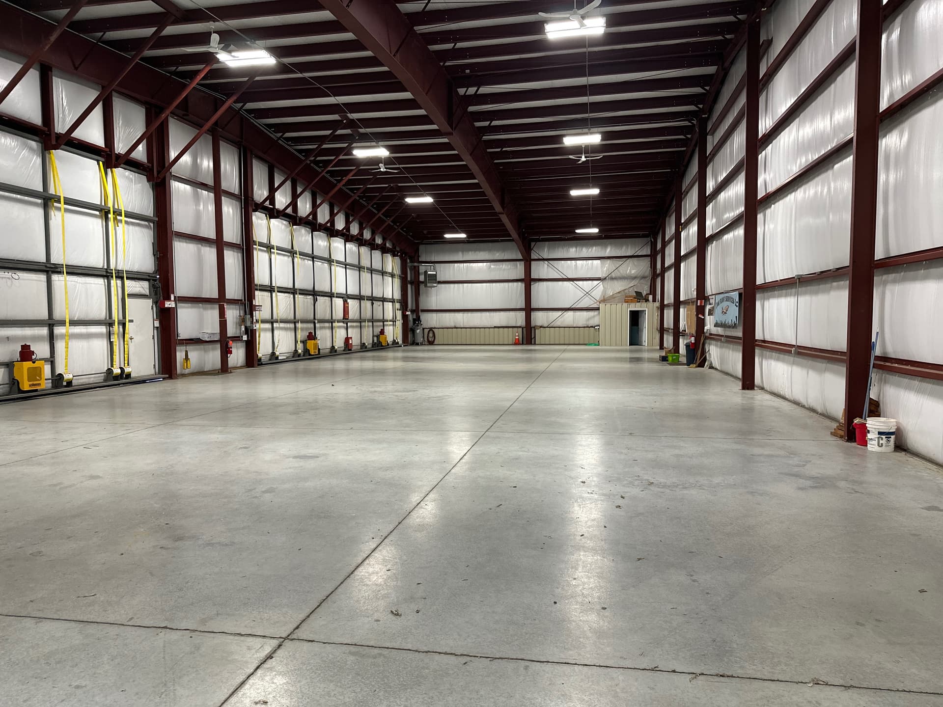 hangar popup image 4