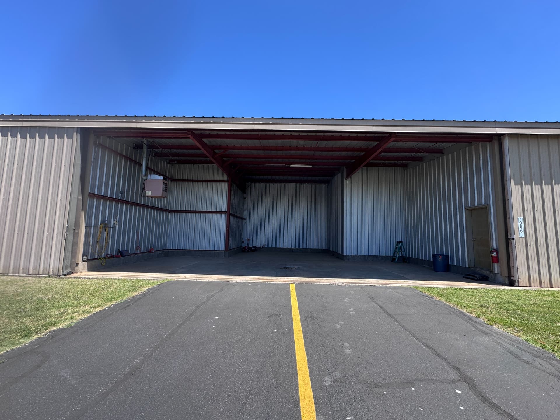 hangar popup image 4