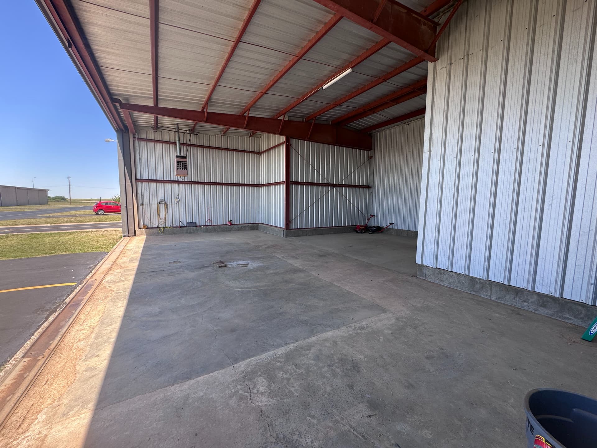 hangar popup image 7