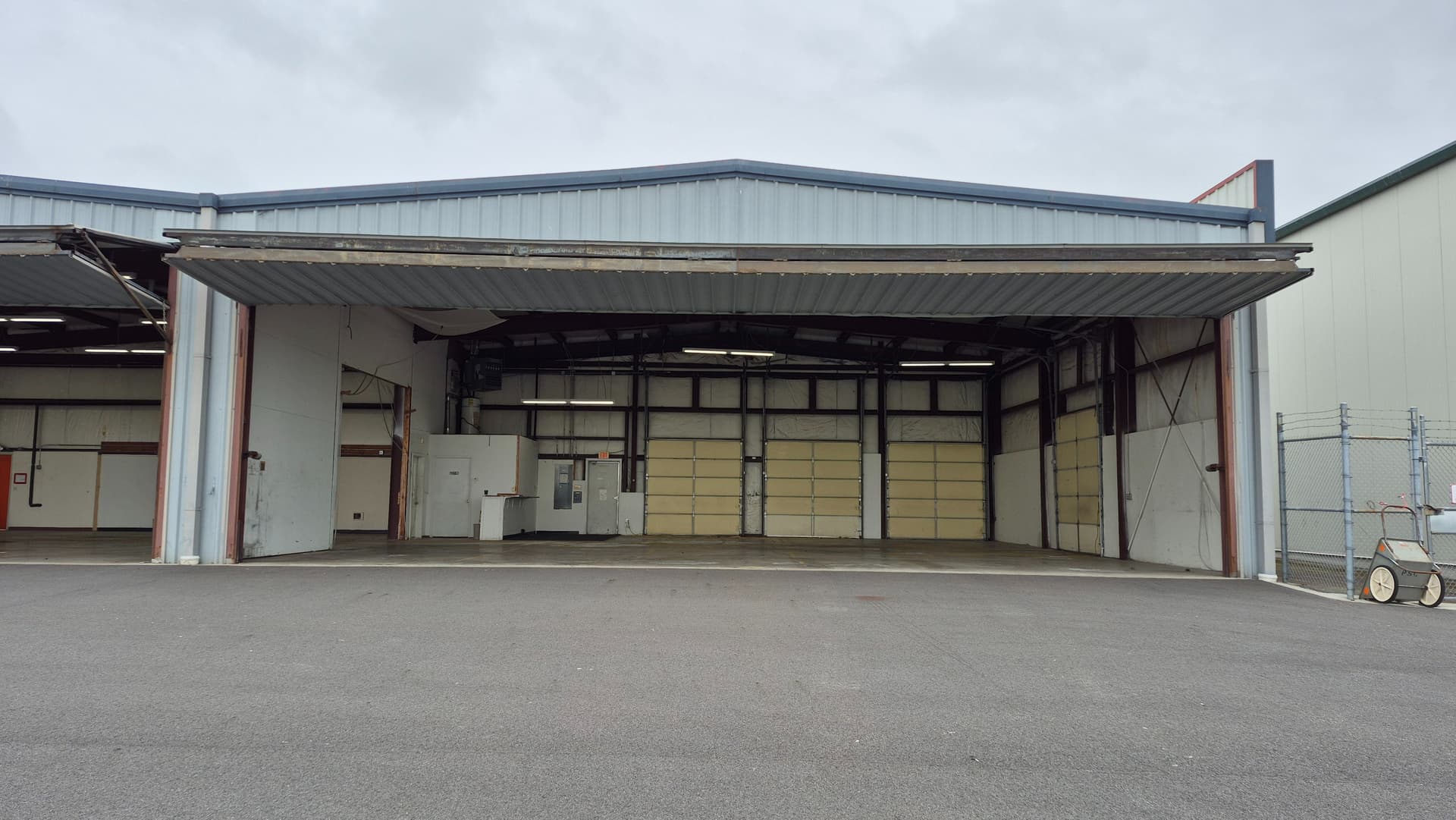 hangar popup image 3