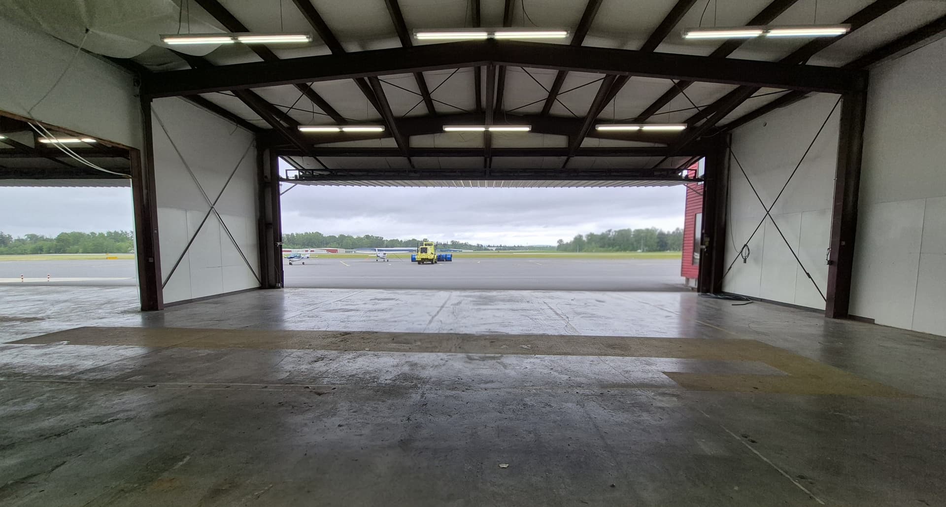 hangar popup image 5