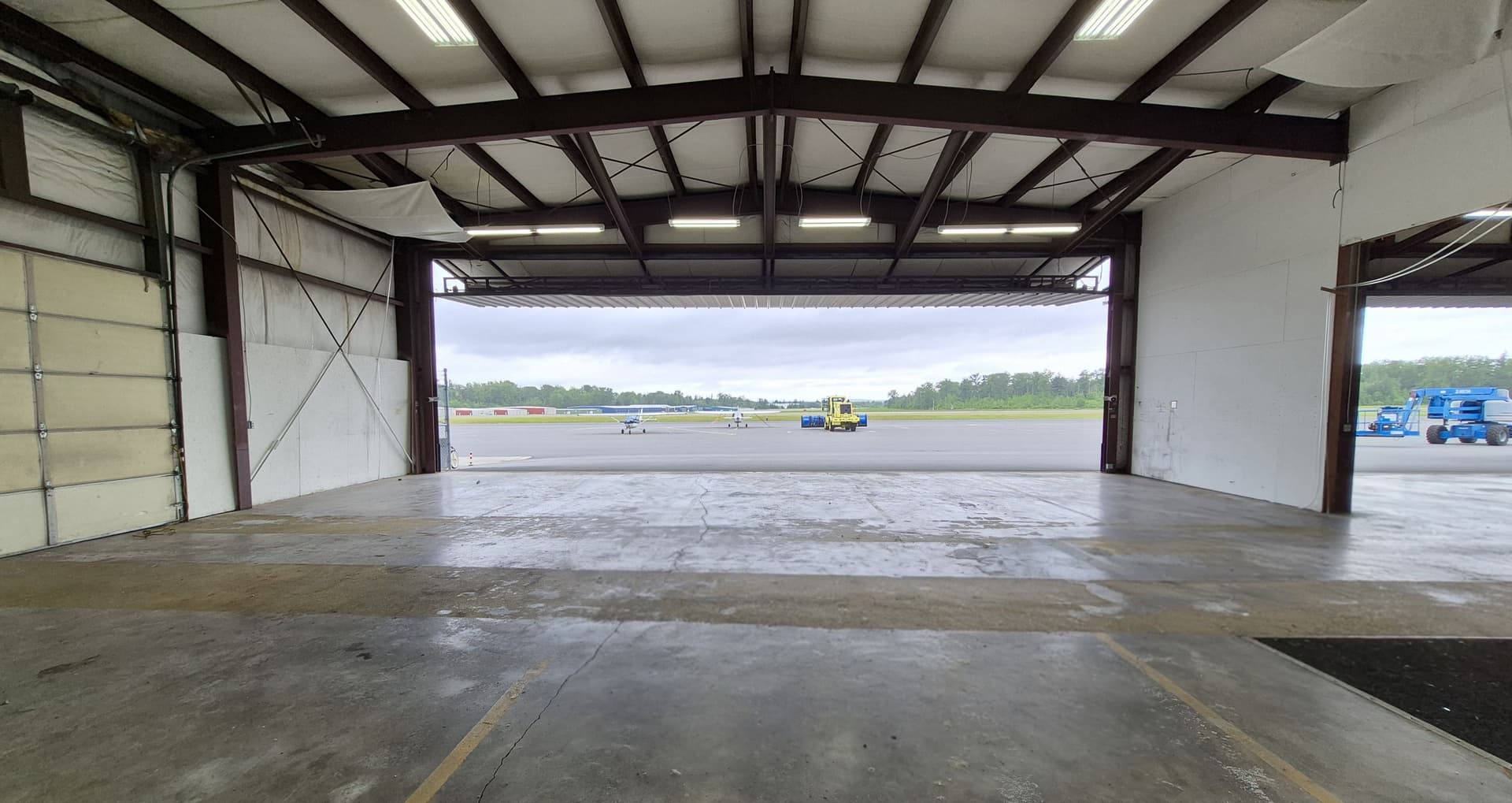 hangar popup image 6