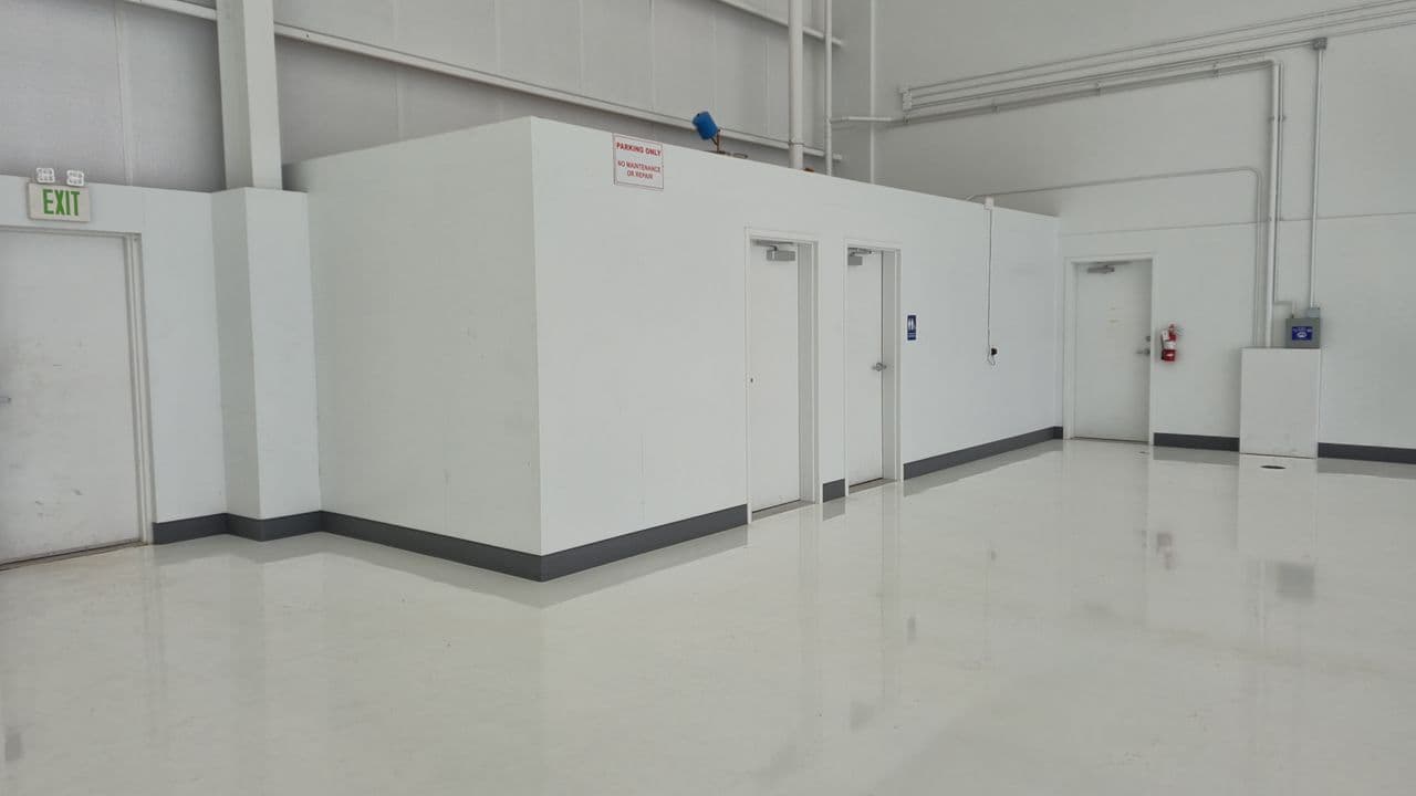 hangar popup image 10
