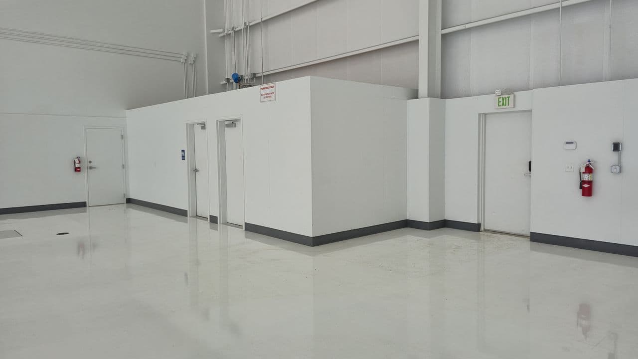 hangar popup image 11