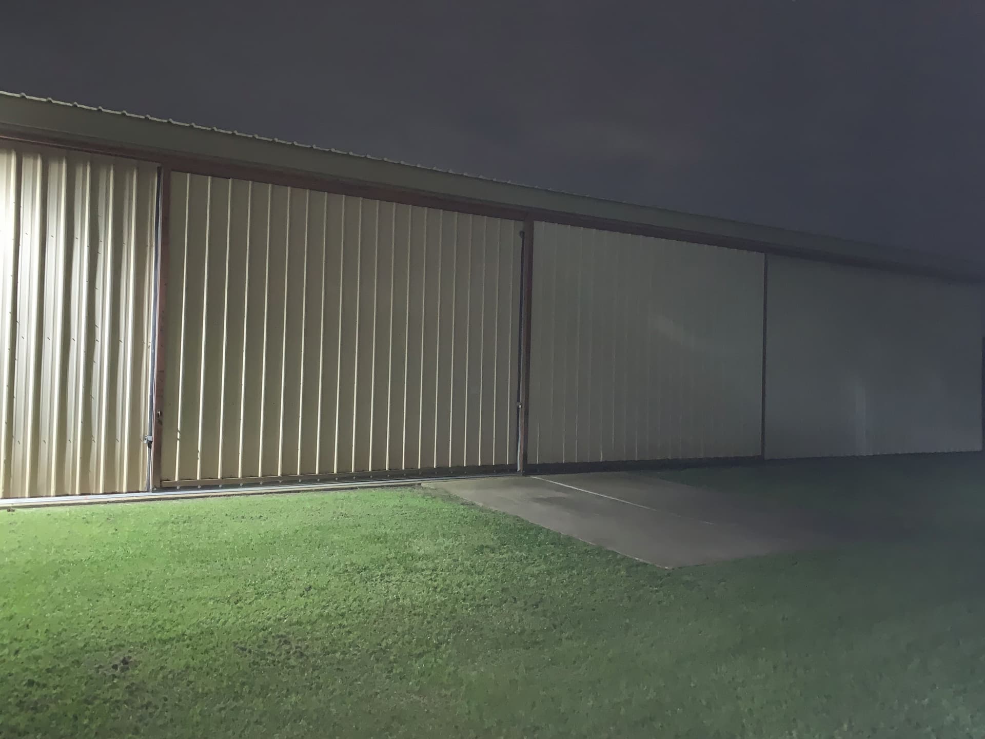 hangar popup image 3