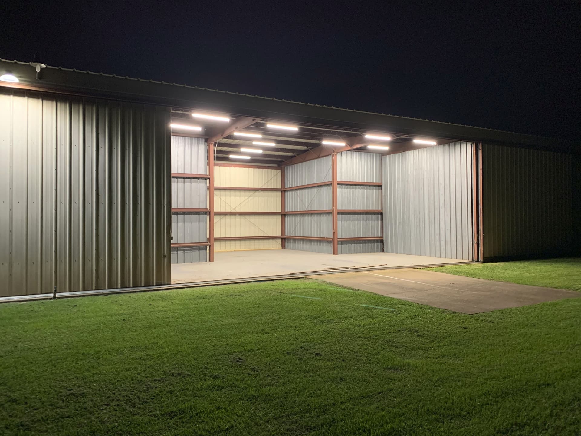 hangar popup image 4