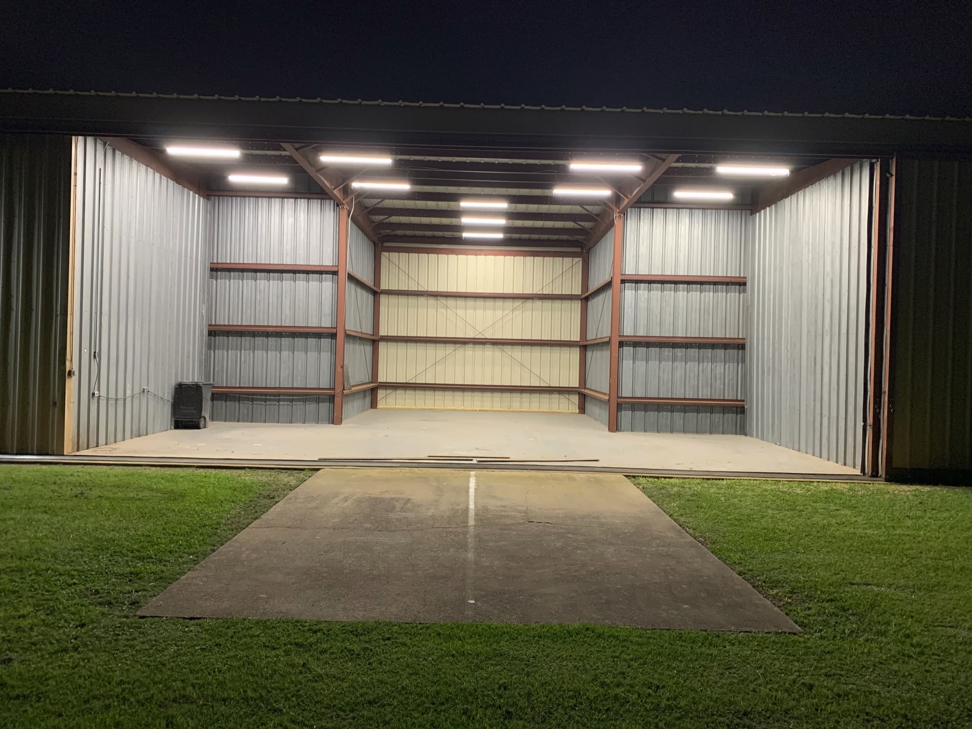 hangar popup image 5