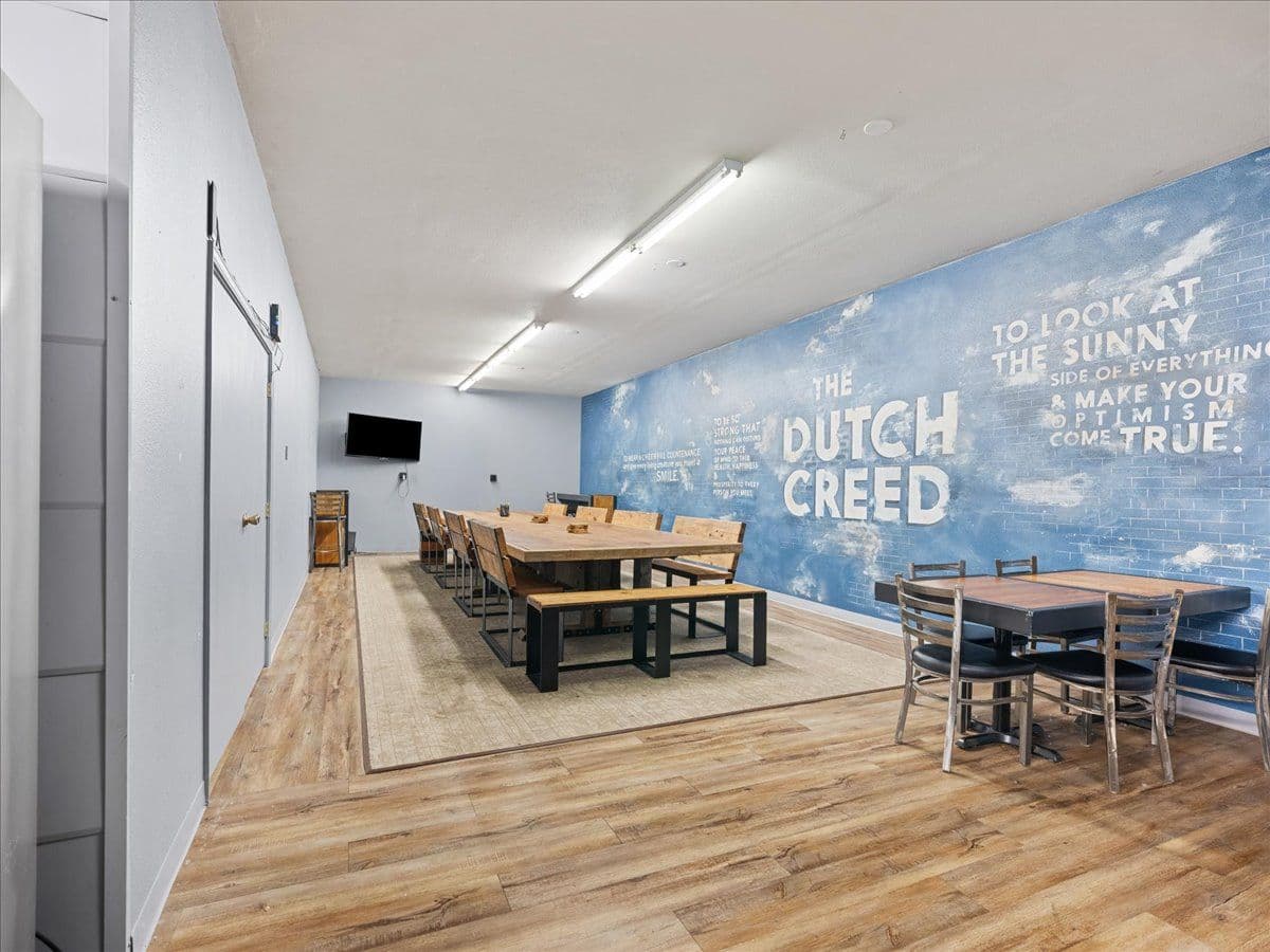 hangar popup image 10