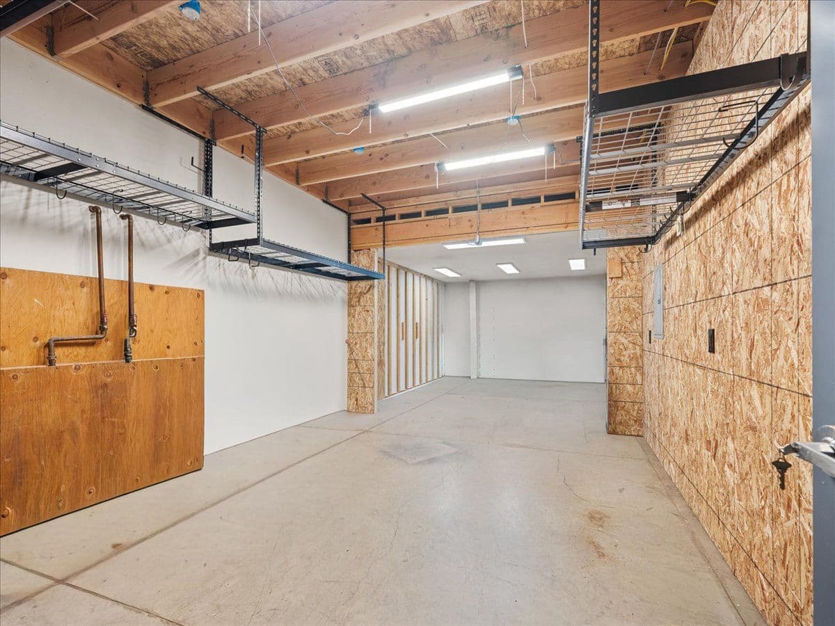hangar popup image 12