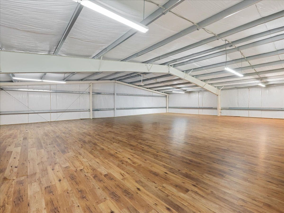 hangar popup image 15