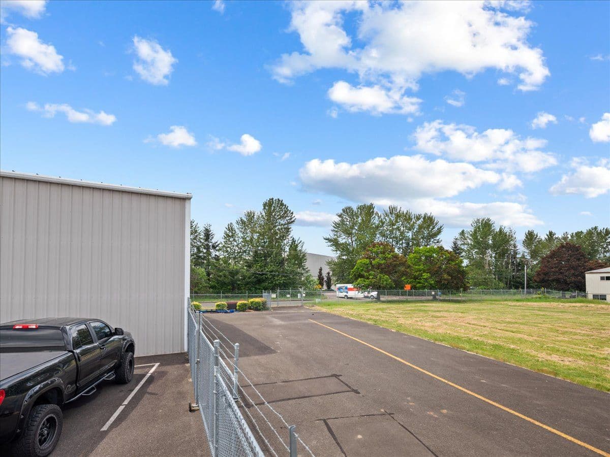 hangar popup image 3