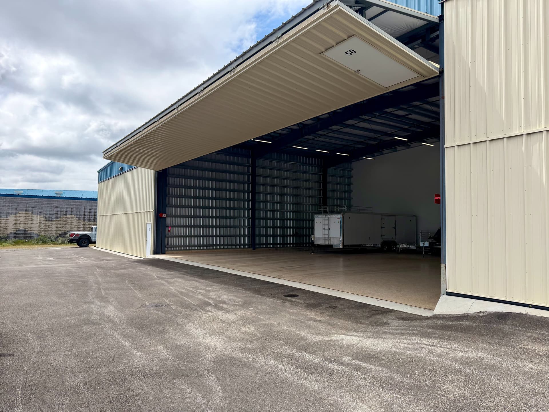 hangar popup image 2