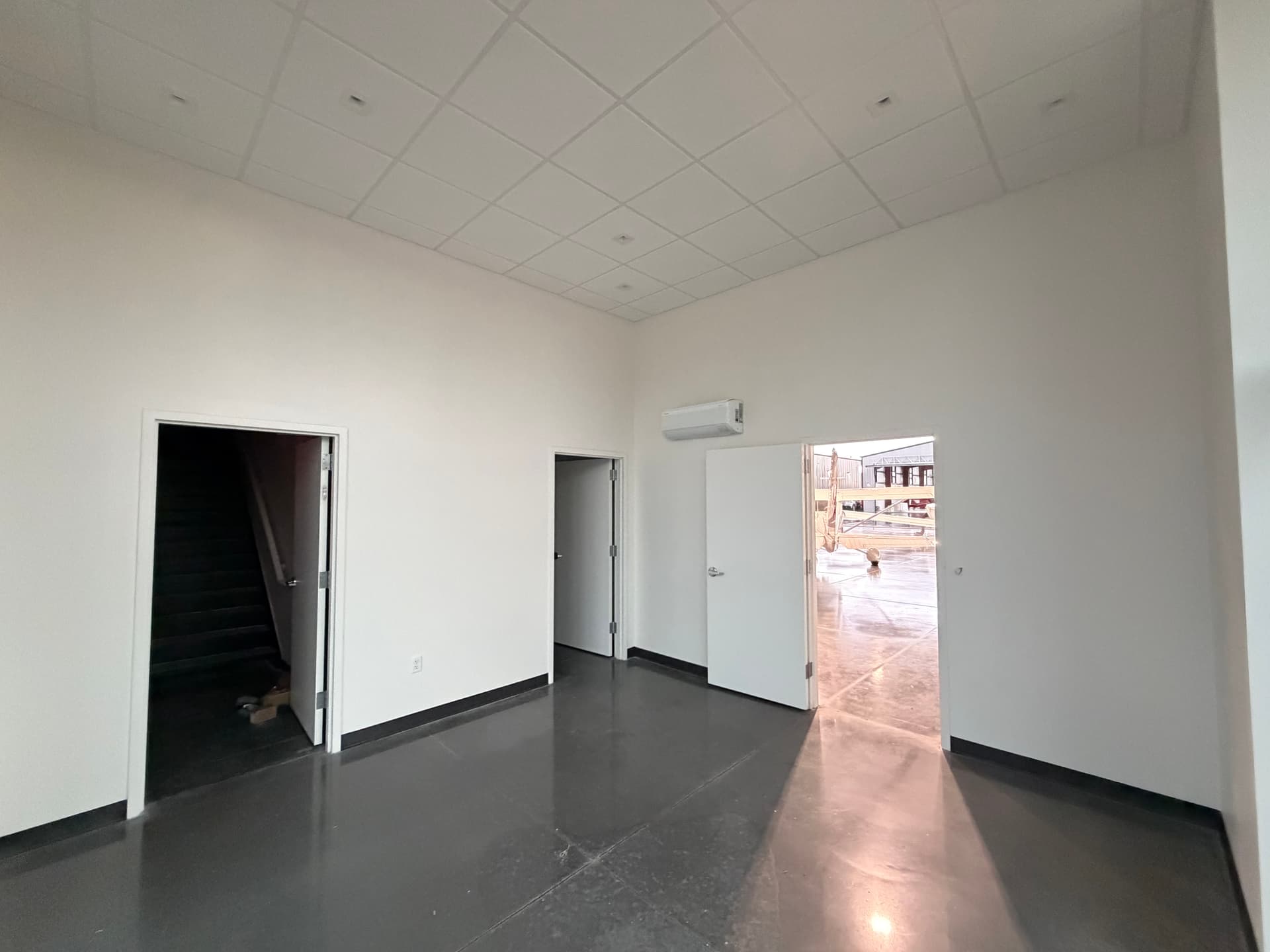 hangar popup image 4