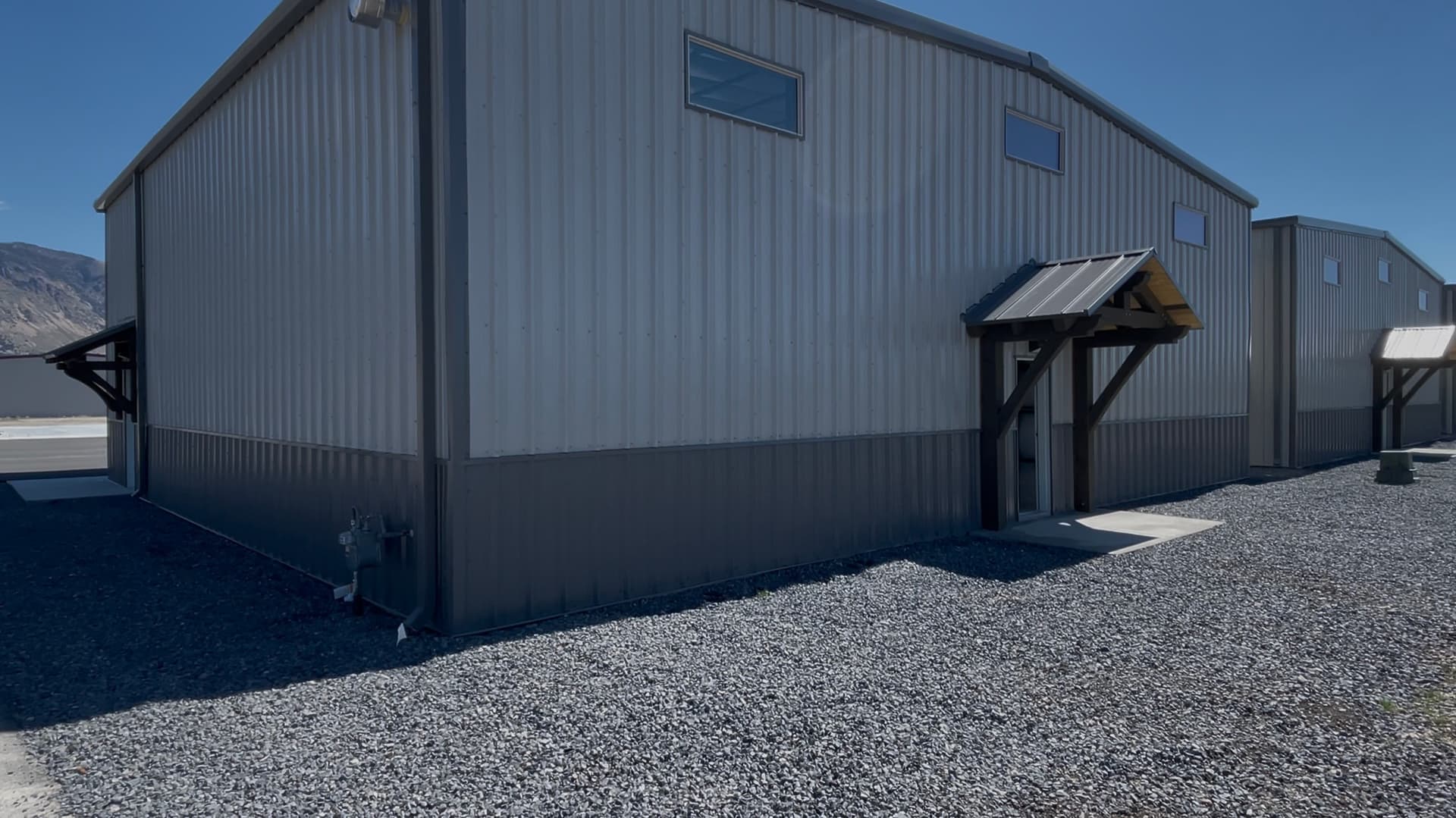 hangar popup image 3