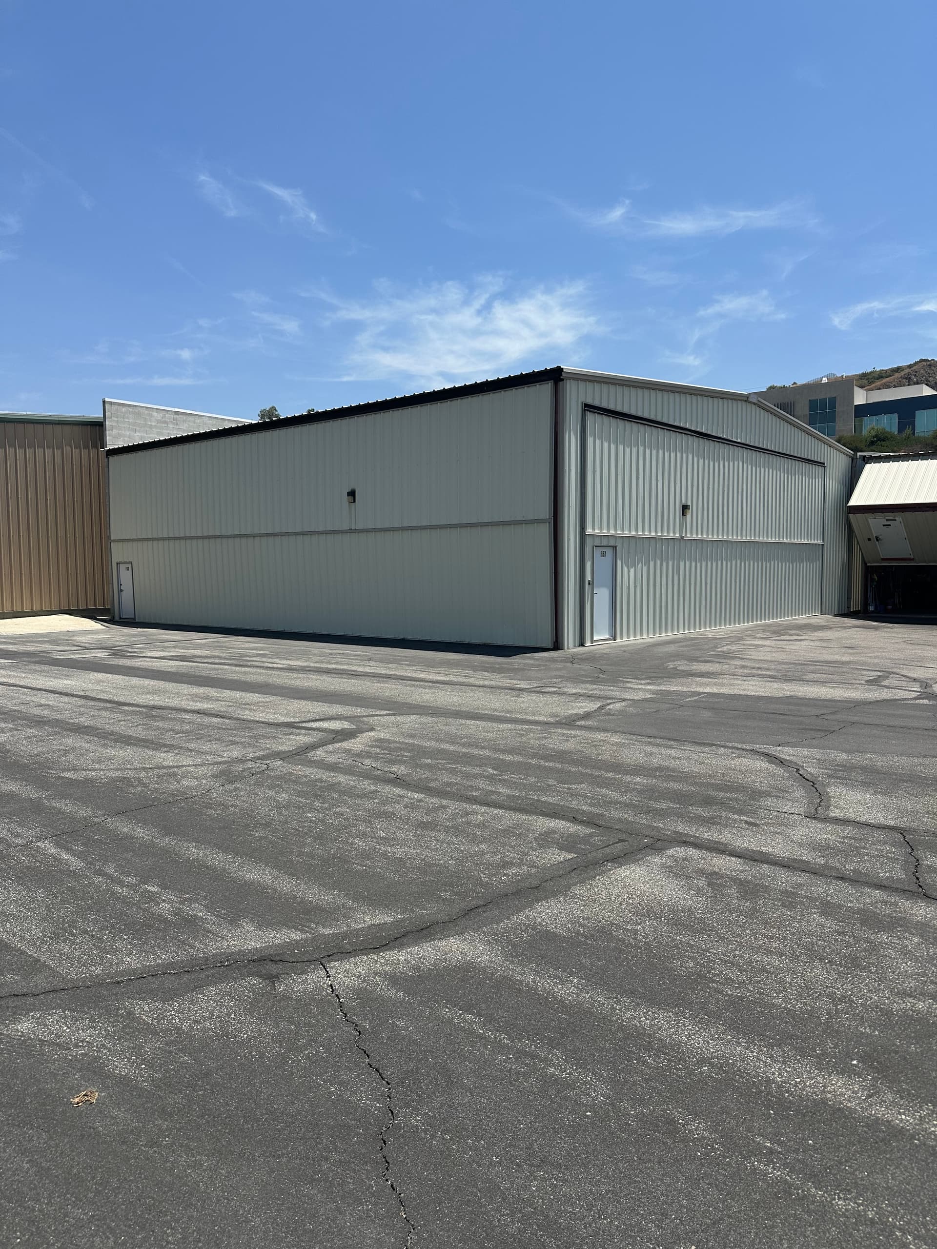 hangar popup image 3
