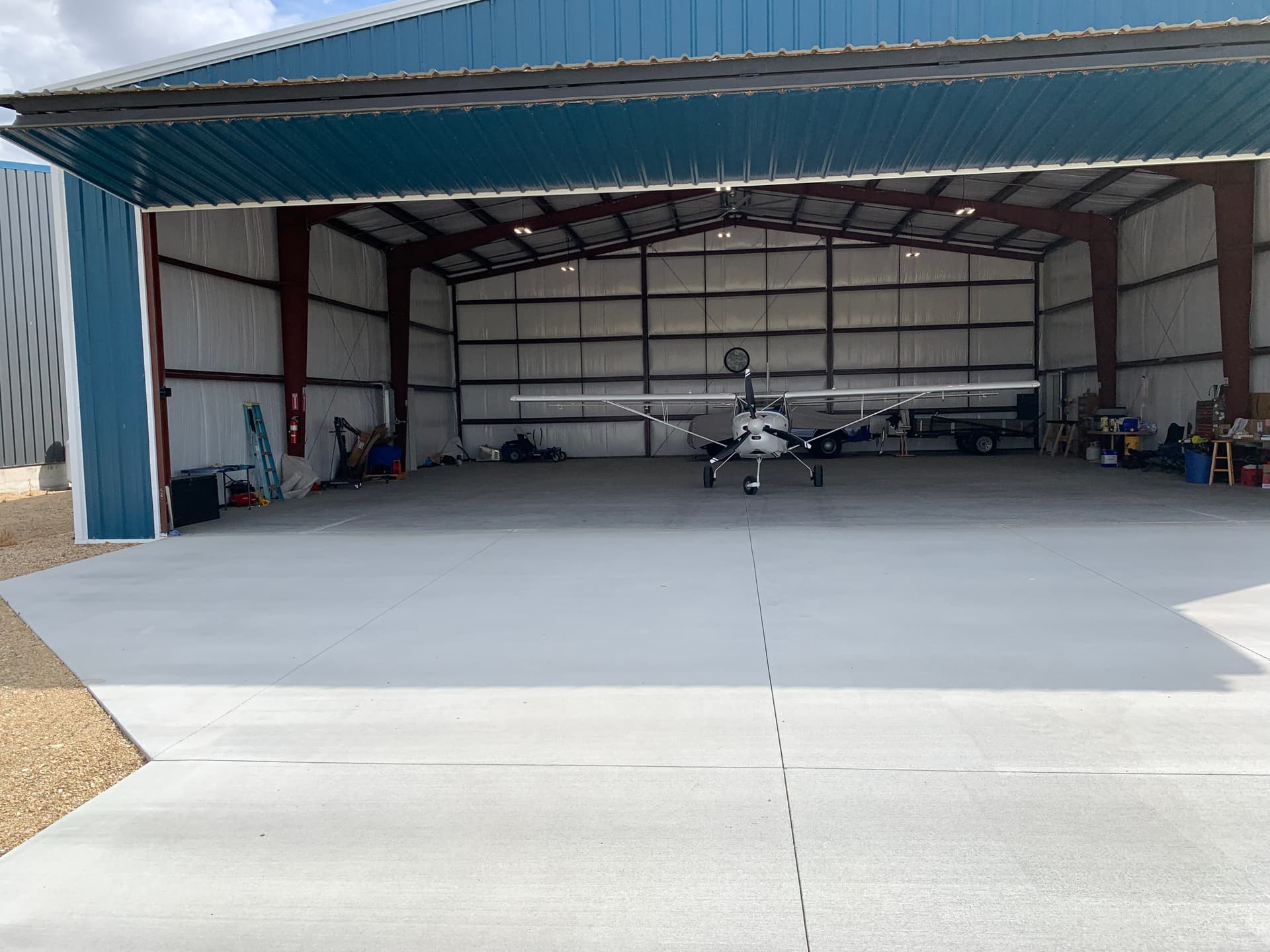 hangar popup image 3