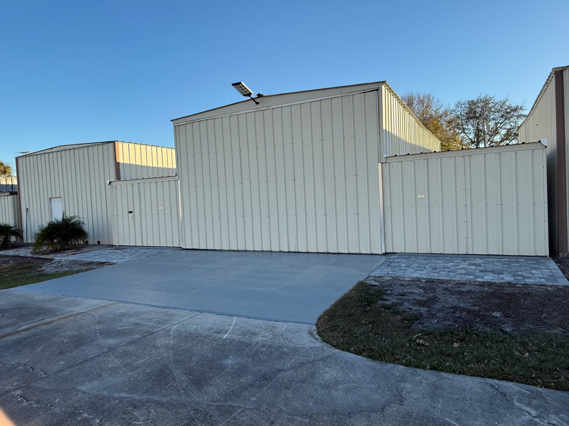 hangar popup image 1