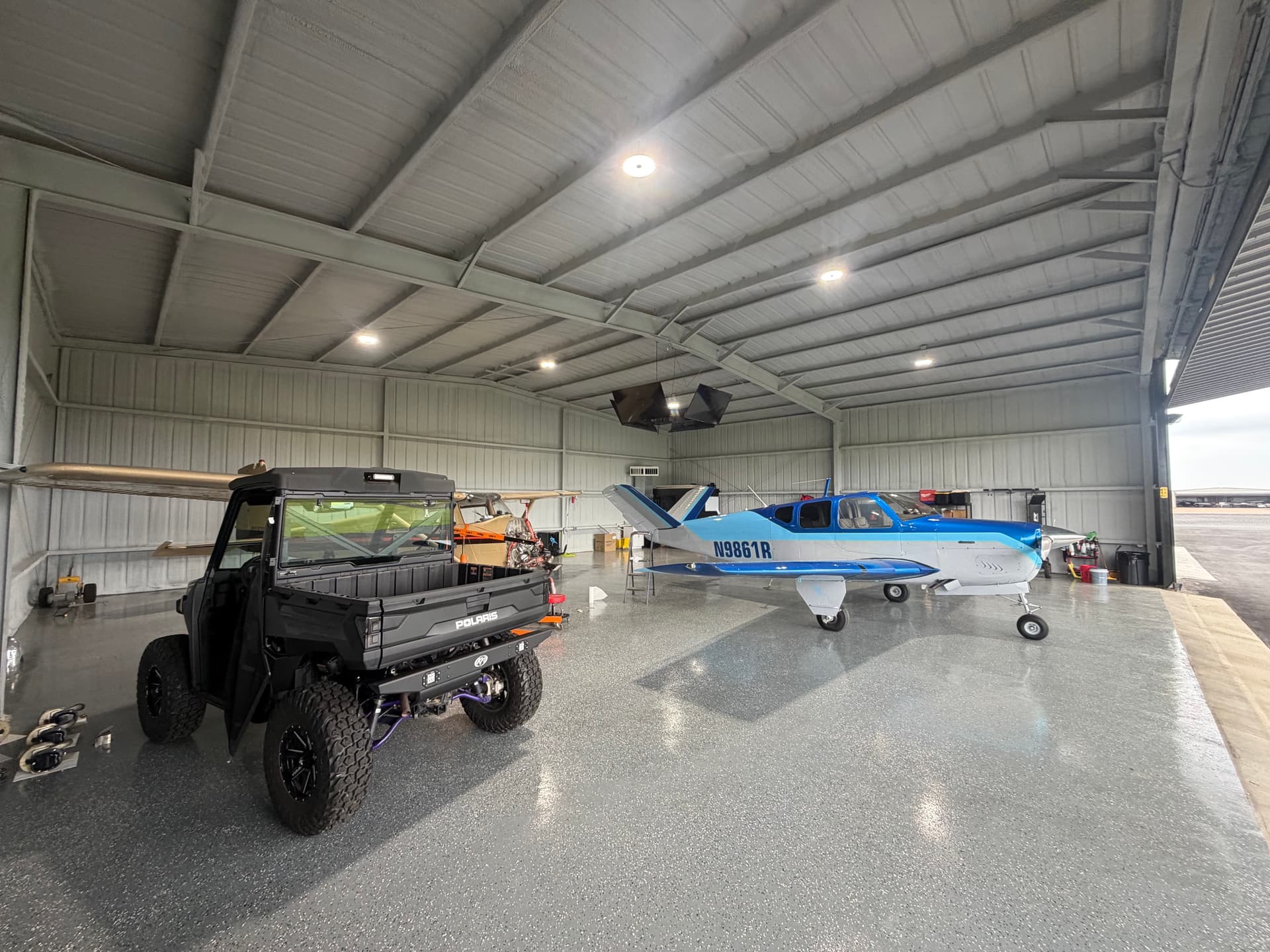 hangar popup image 3