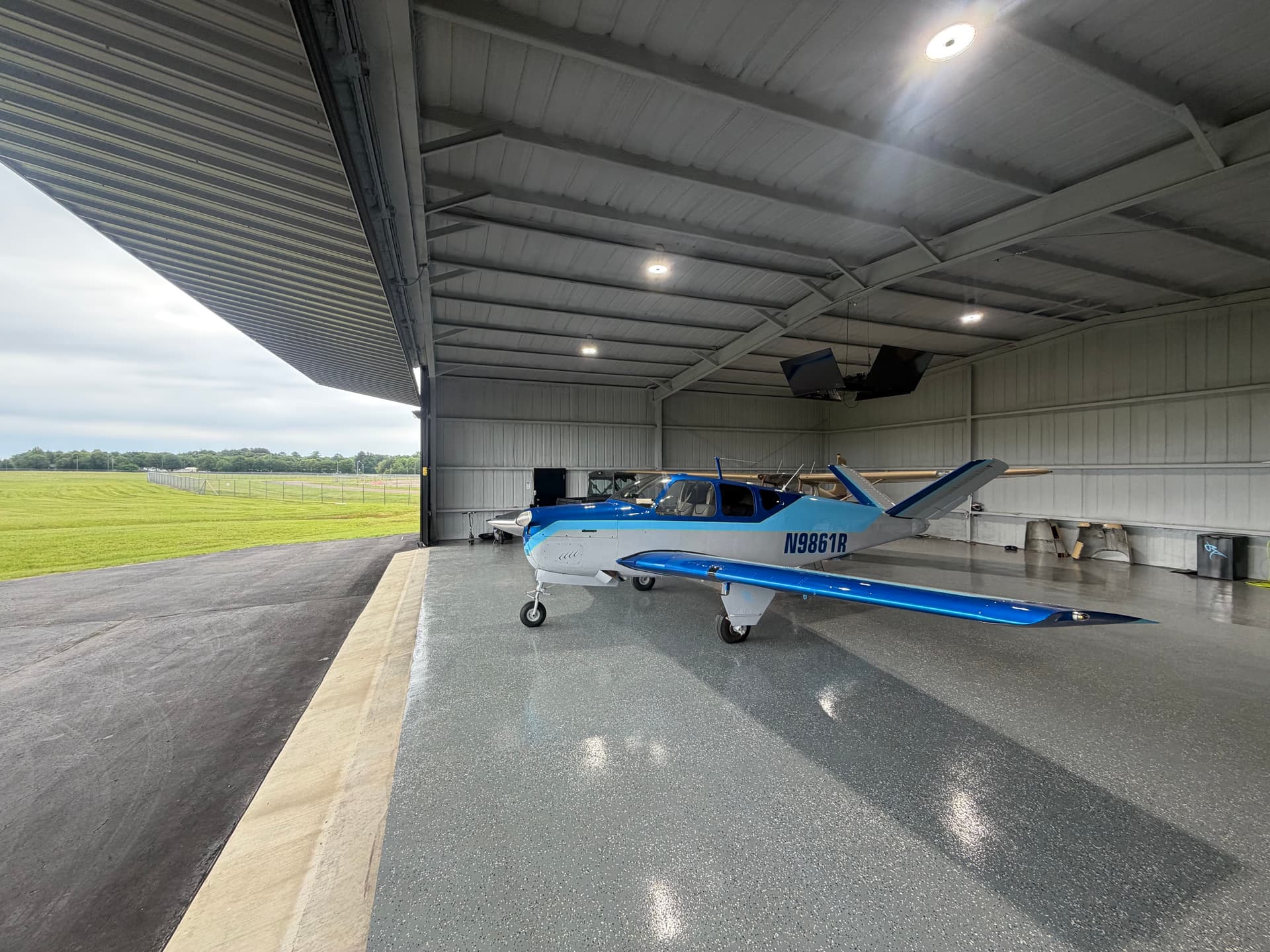 hangar popup image 4