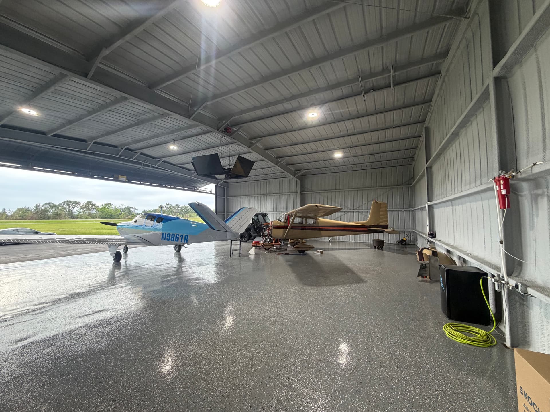 hangar popup image 6