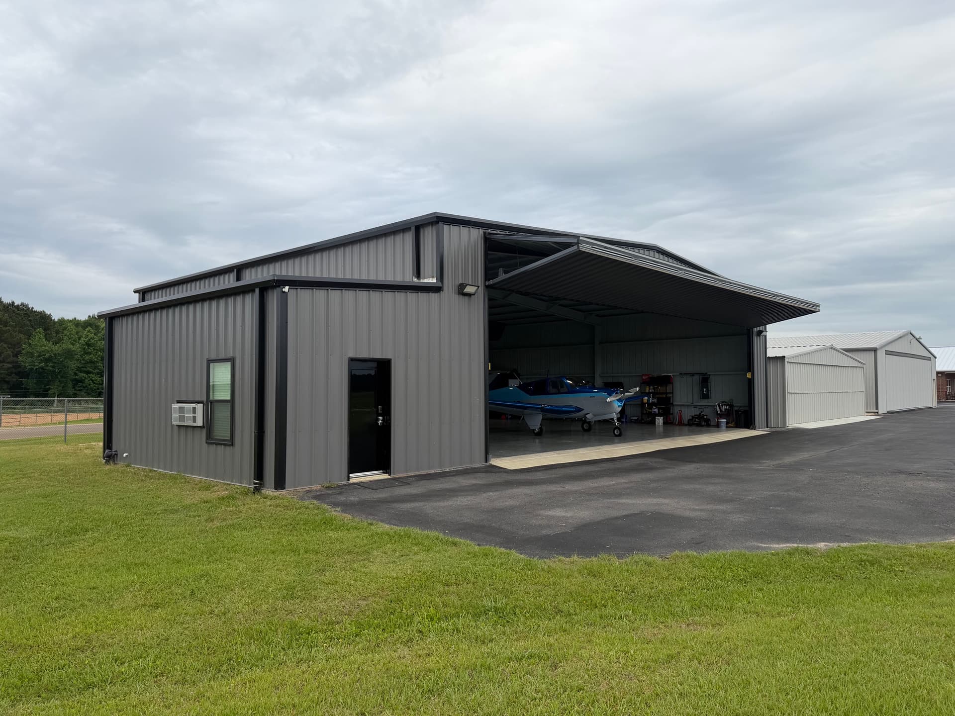 hangar popup image 8