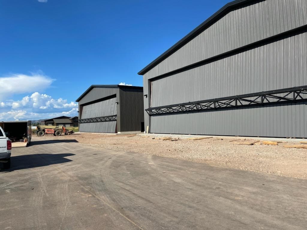 hangar popup image 2