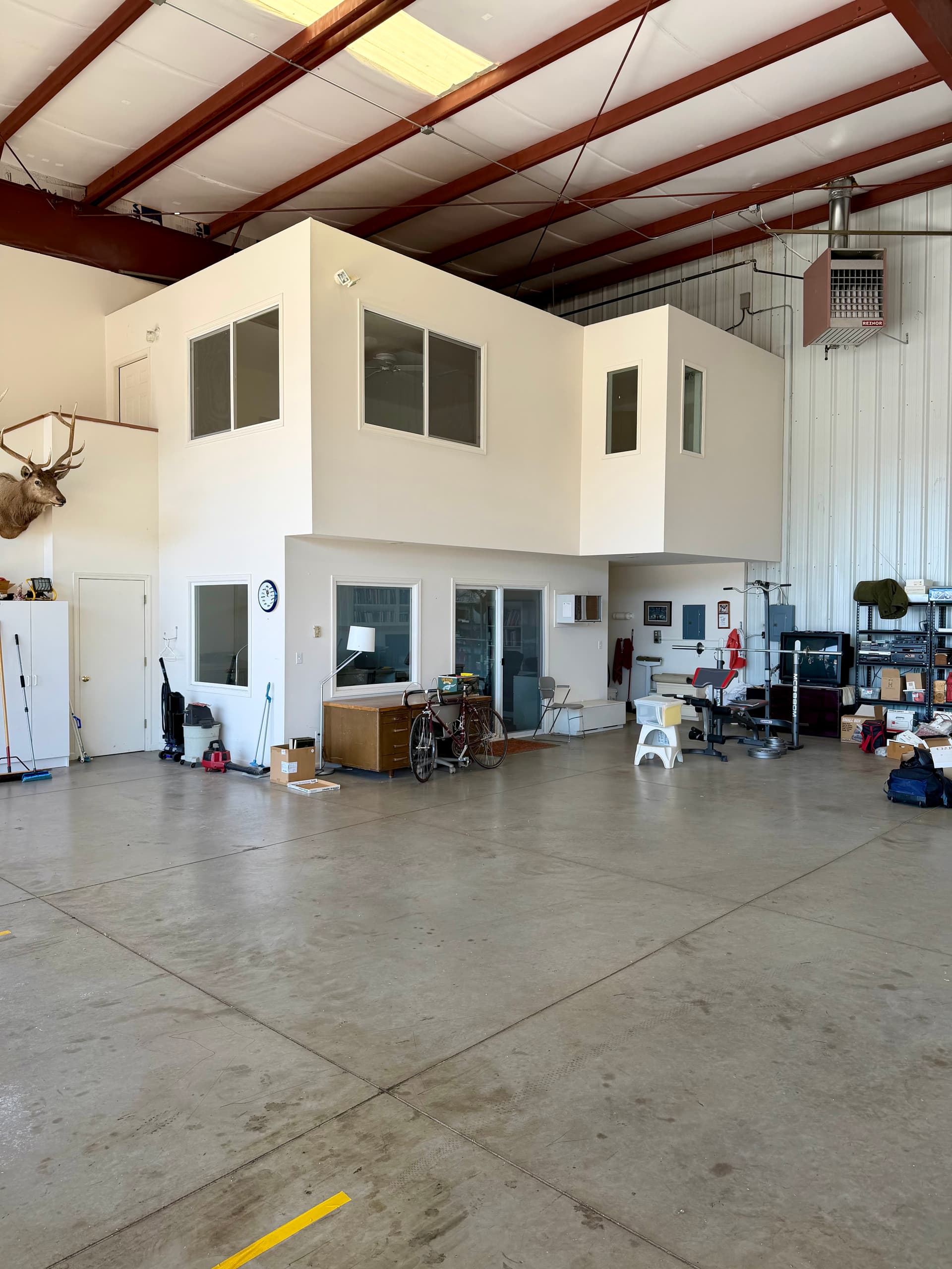 hangar popup image 1