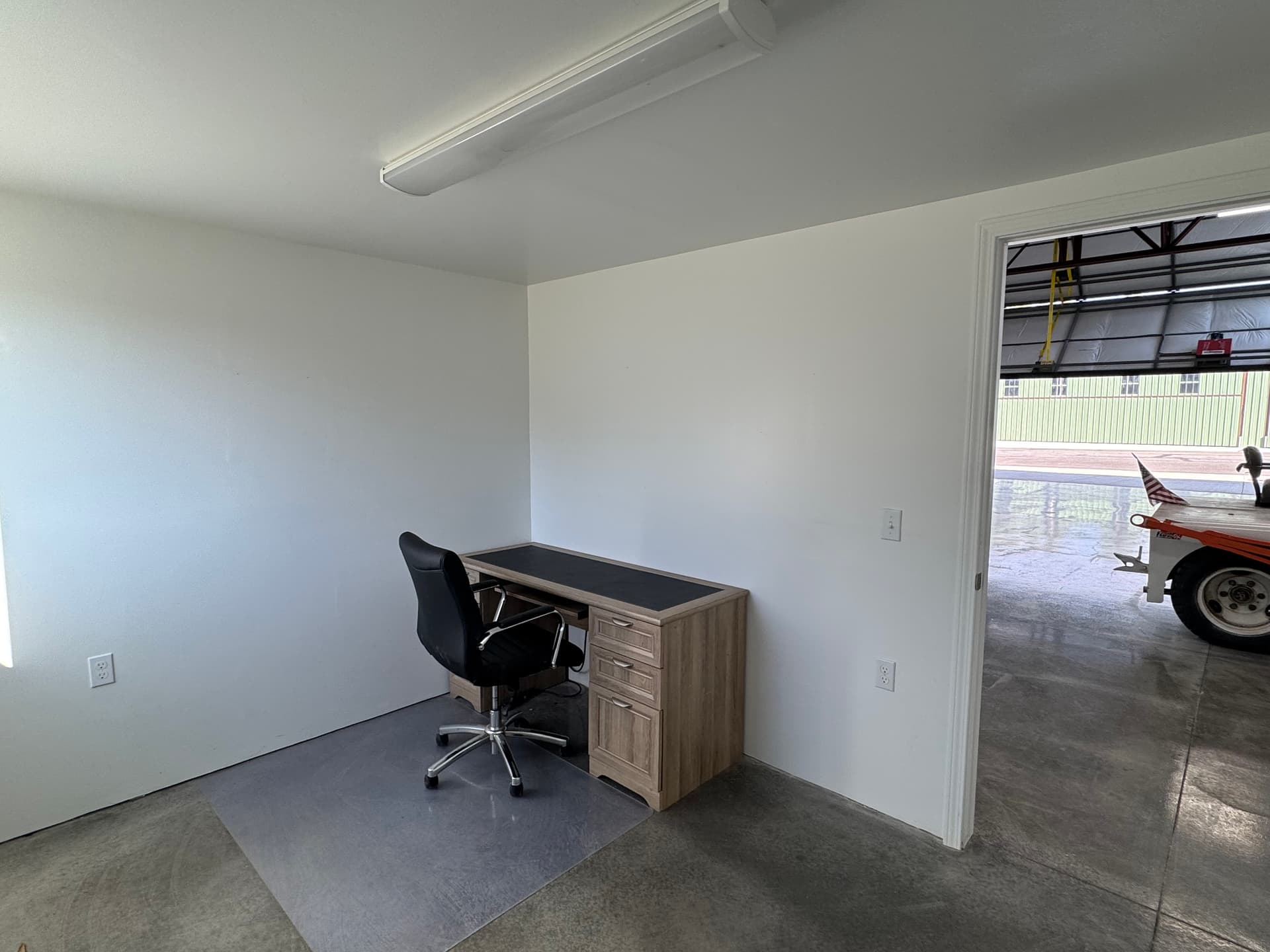 hangar popup image 3