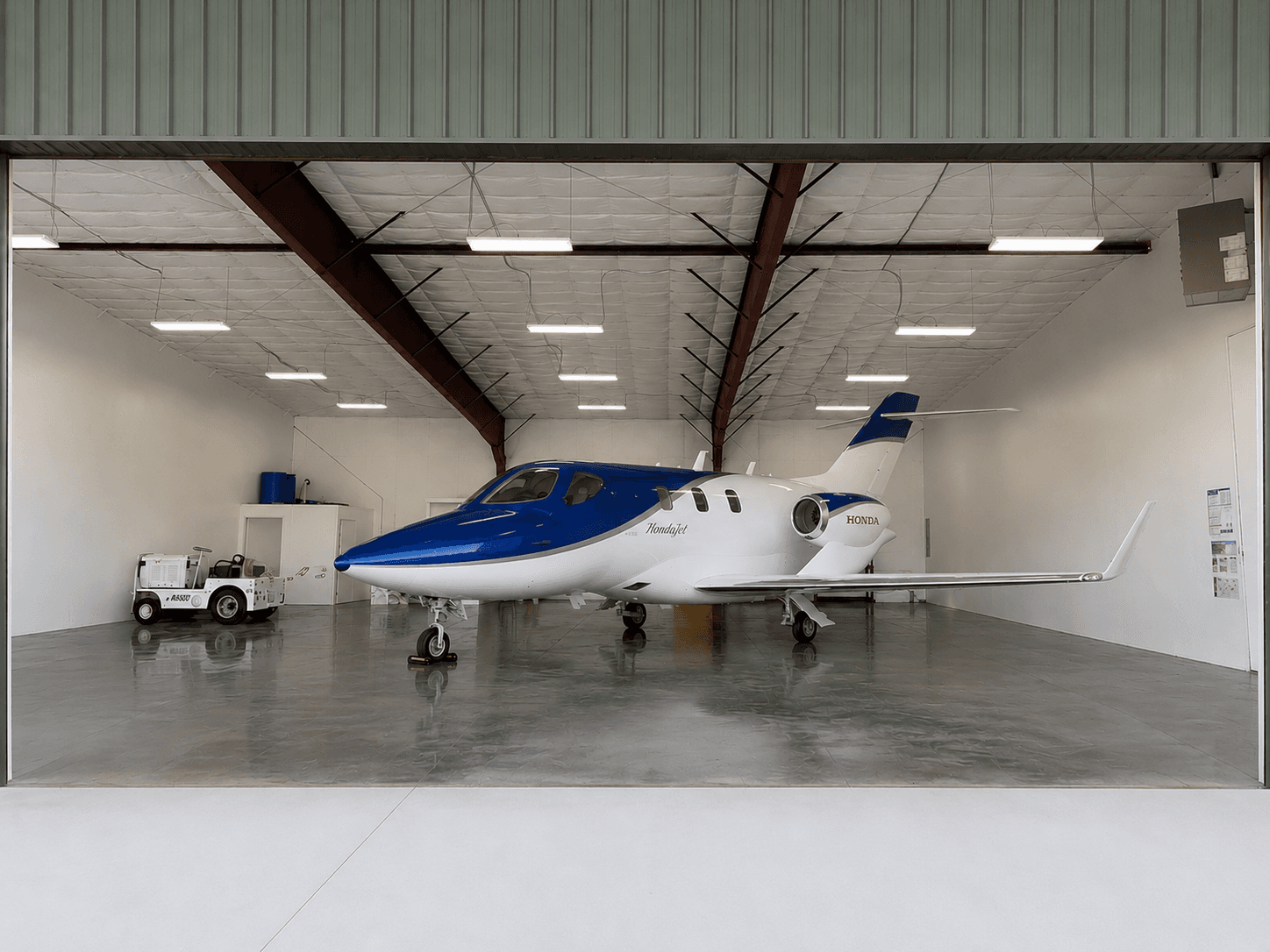 hangar popup image 4