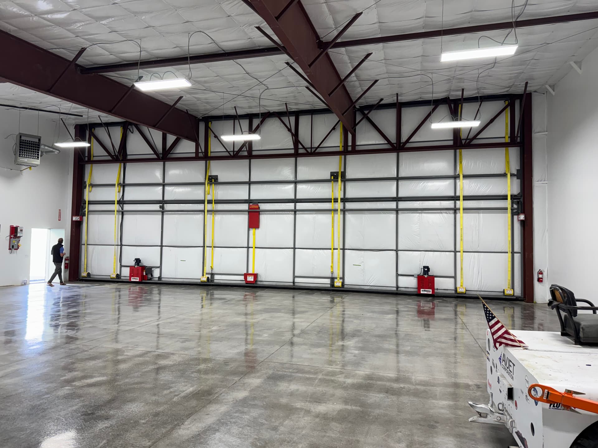 hangar popup image 5