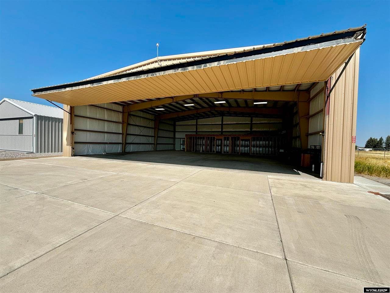 hangar popup image 1