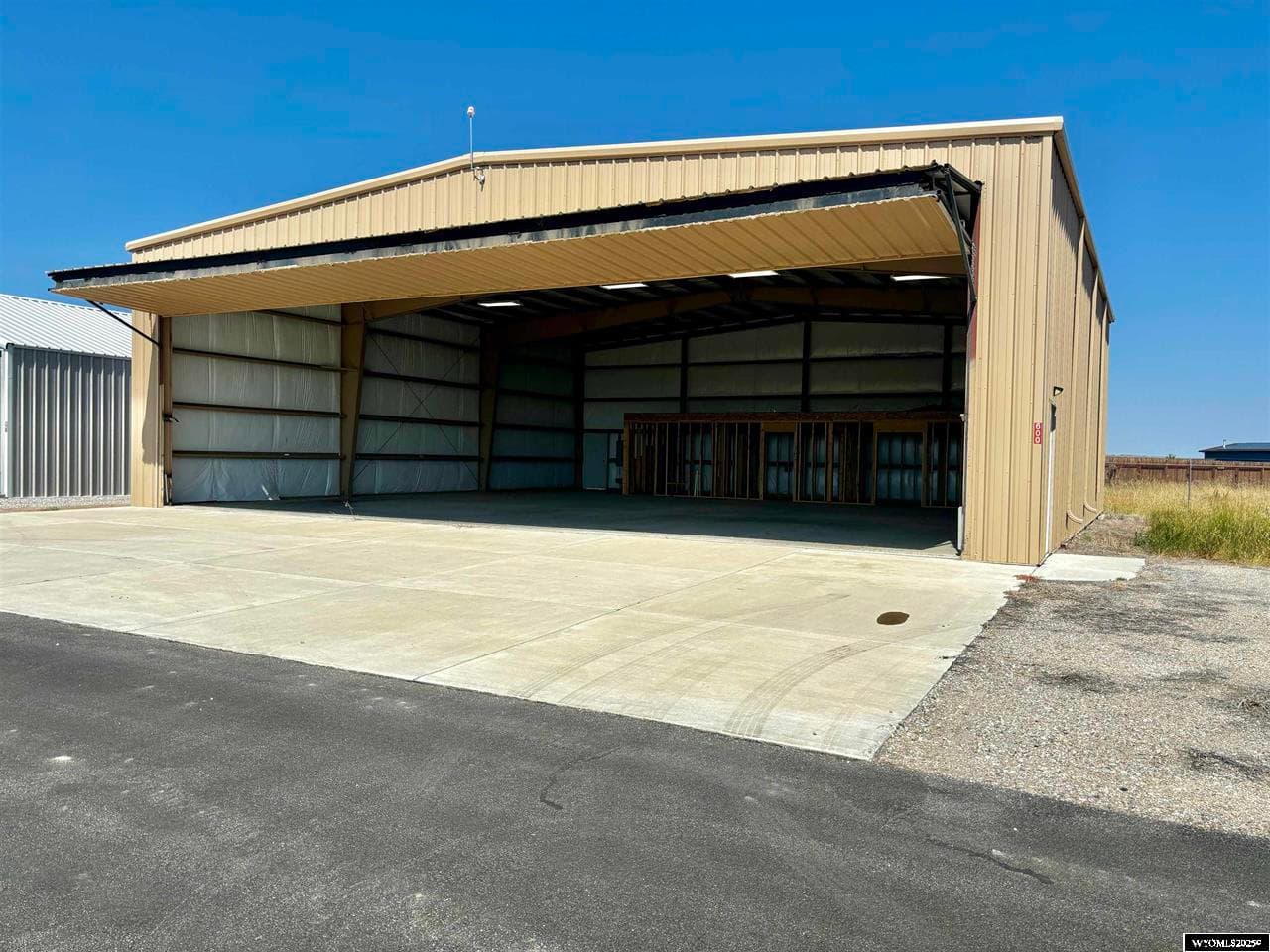 hangar popup image 3