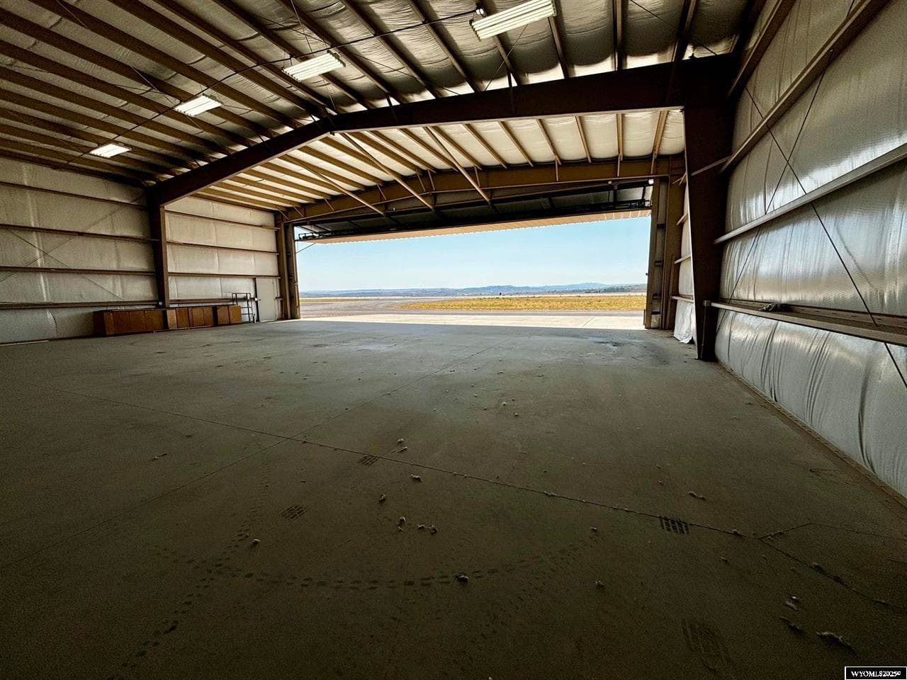 hangar popup image 8